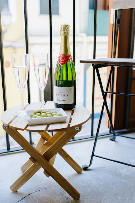 From the balcony watch Palma street life below whilst enjoying a drink and some olives.