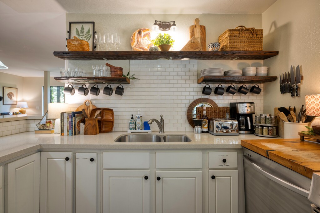 A kitchen to appreciate the fruits of your travels: locally grown produce, sustainably raised meats, and, of course, wine!