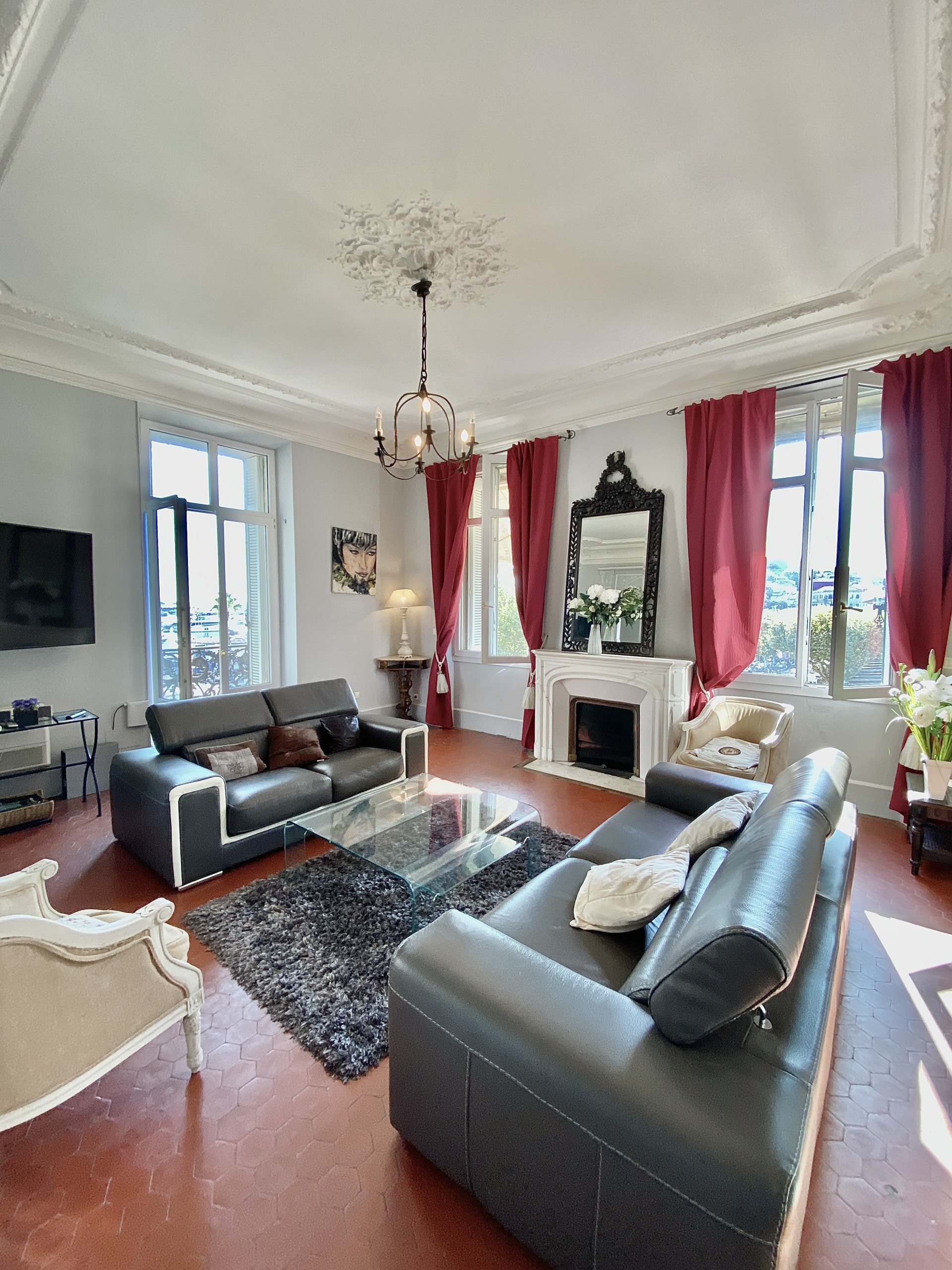 Property Image 1 - 3 bedroom apartment, that is one street away from Palais de Festivals