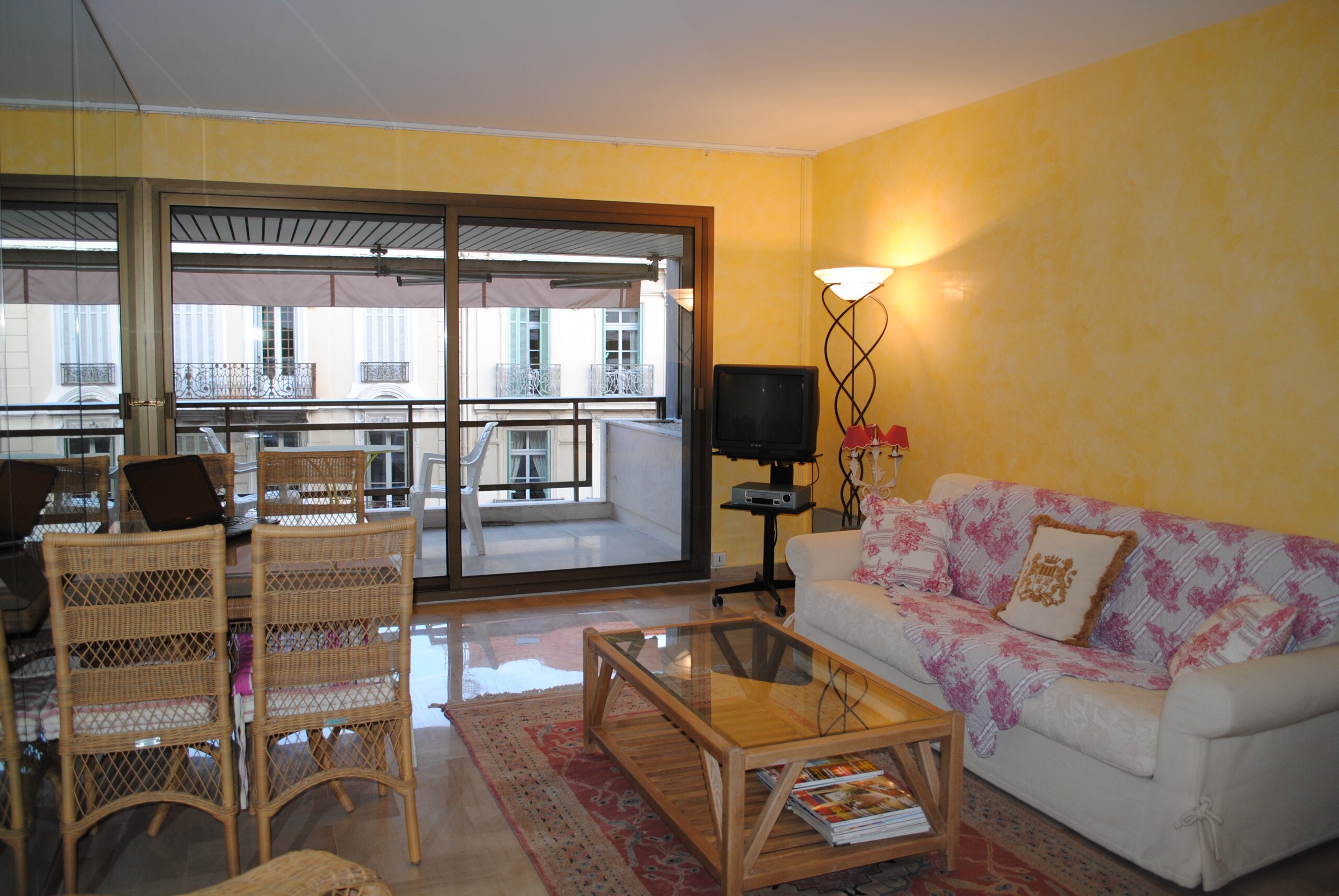 Property Image 2 - cozy and is modern apartment in Cannes has 1 bedrooms and capacity for 4 persons. 