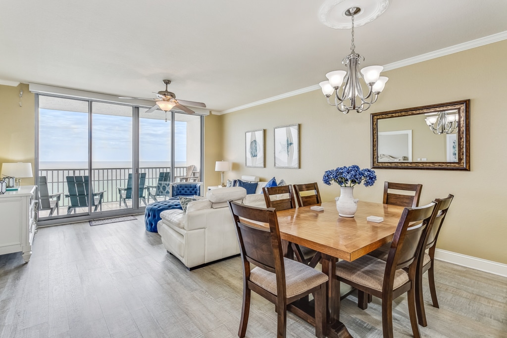 Beauty on the Beach - Dining Room/Living Room