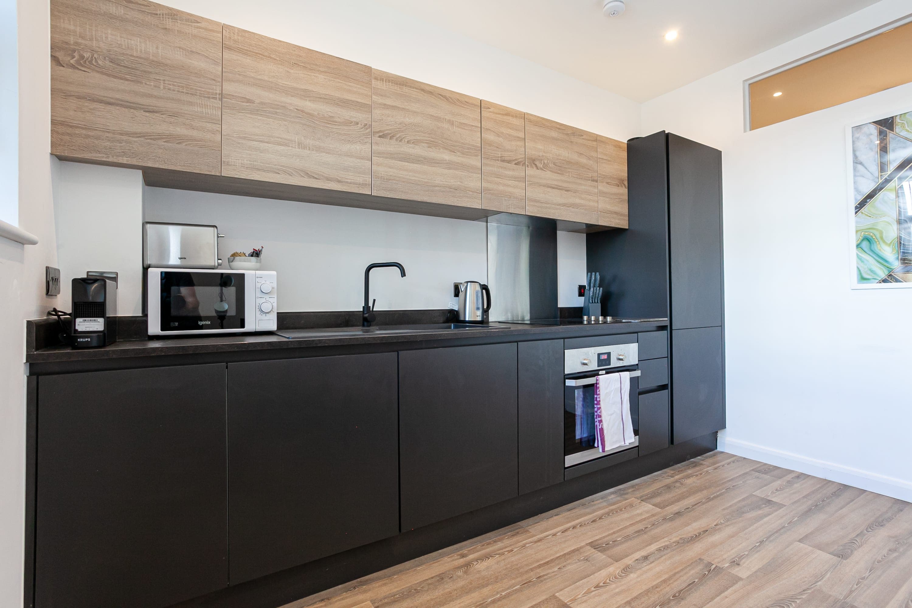 Contemporary 2 Bedroom Apartment in Bolton