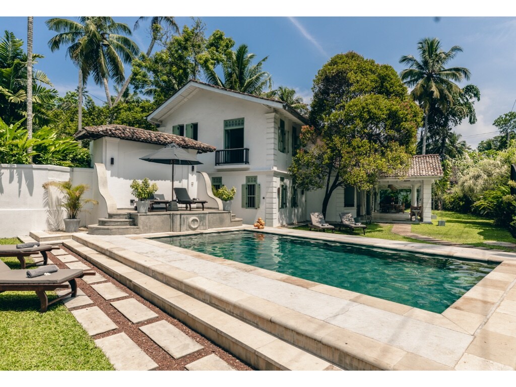 Property Image 1 - Beautifully renovated colonial style villa with 6 bedrooms close to beaches & surf breaks 