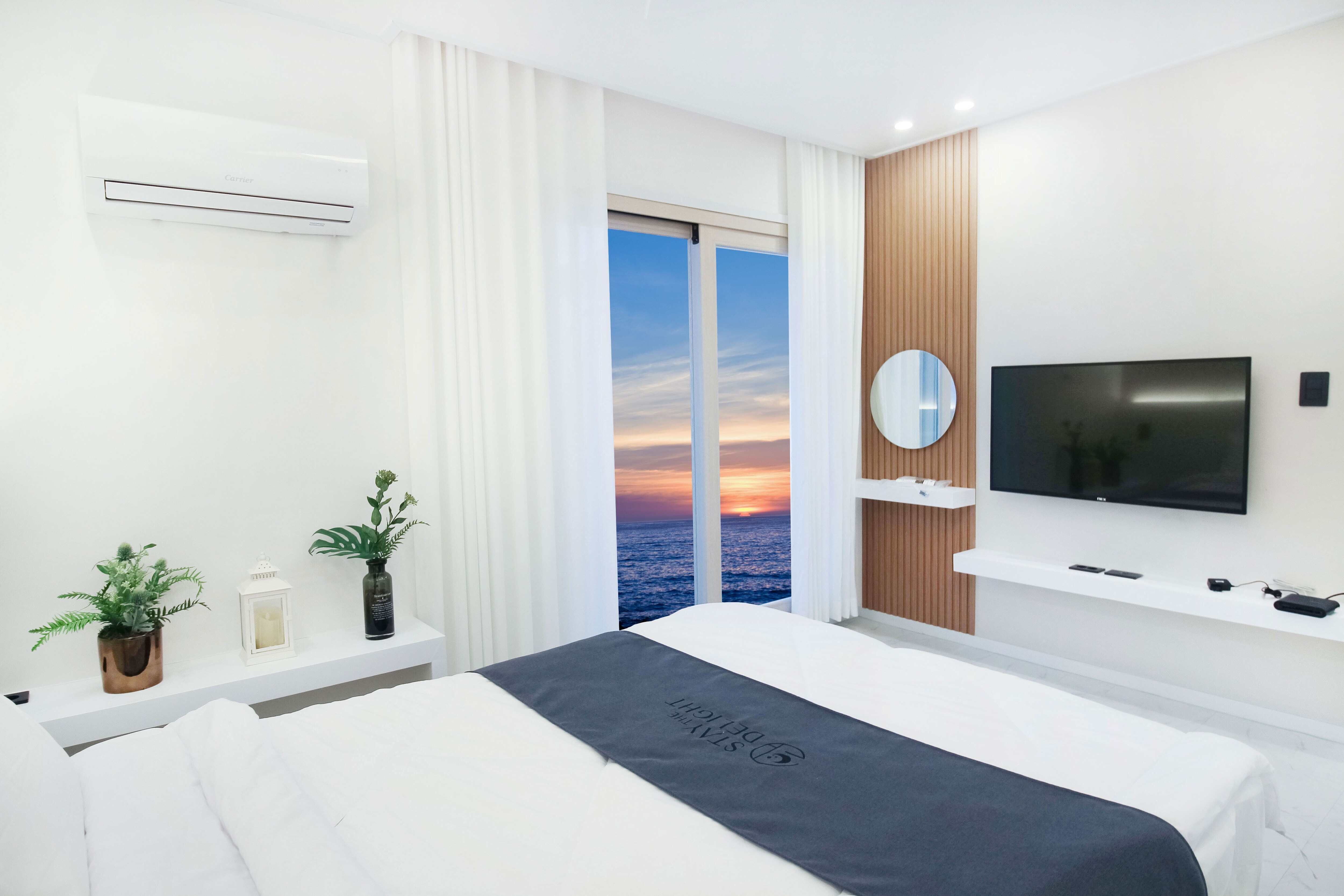 Property Image 2 - Fresh Cheerful Apartment with Ocean Views 4 
