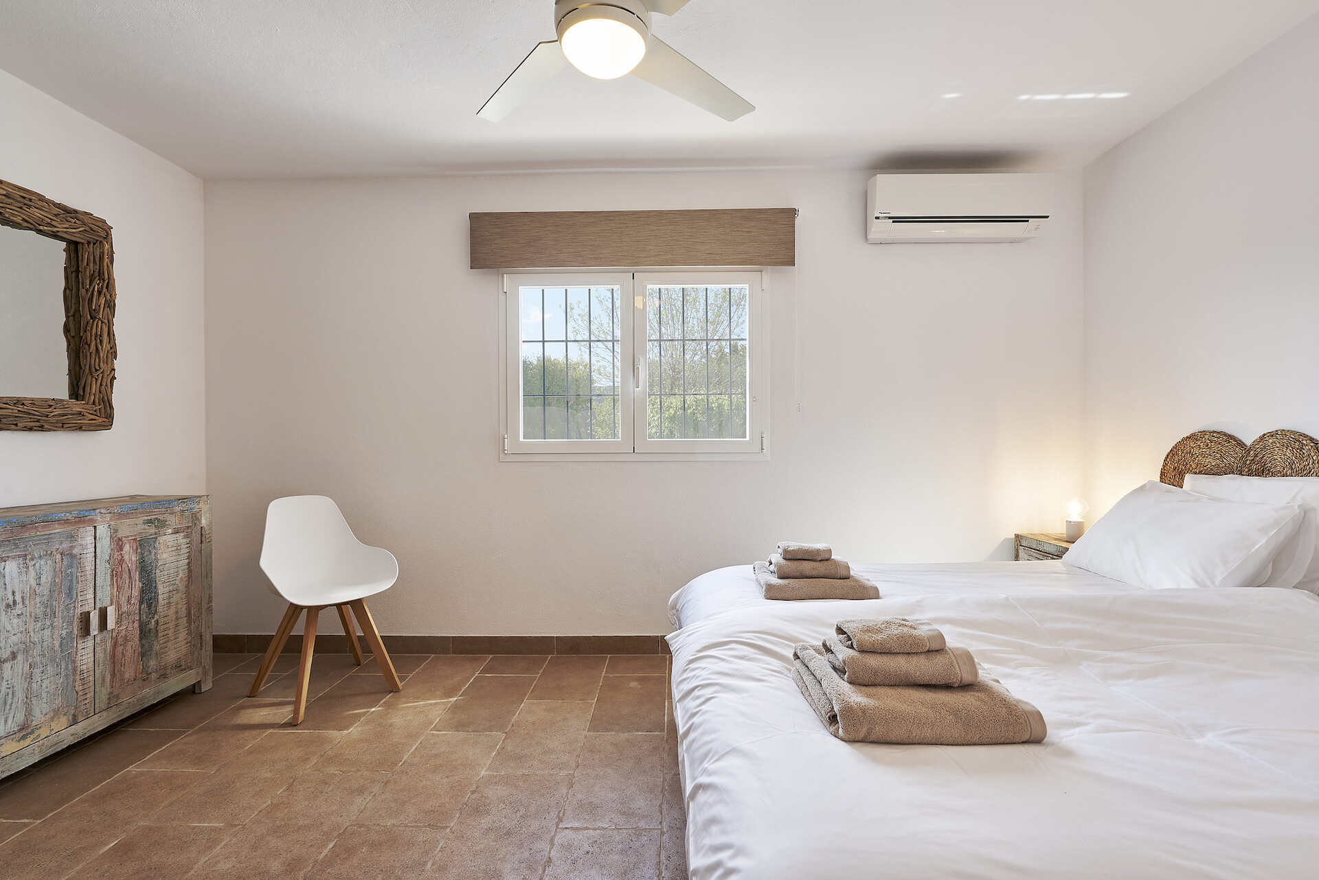 Luxury 6 Bedroom Villa with Country Views, Ibiza Villa 1033