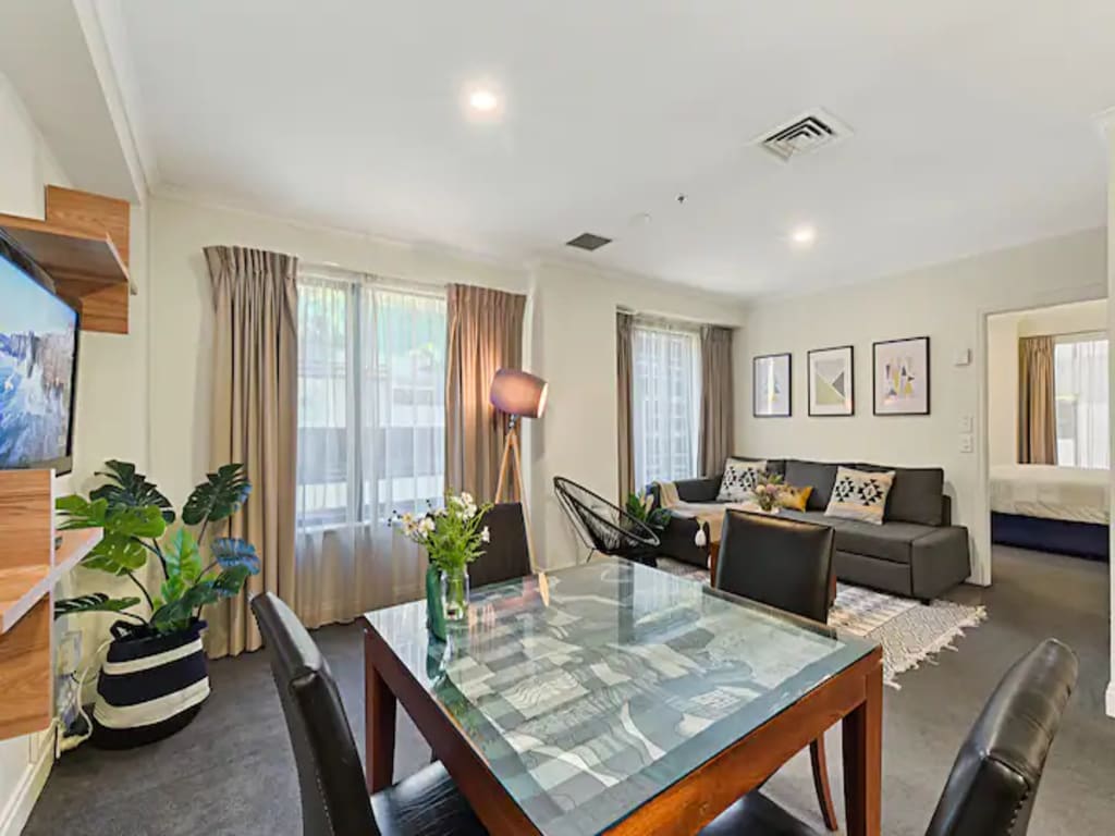 Property Image 2 - Spacious Retreat on Queen Street with Gym and Pool