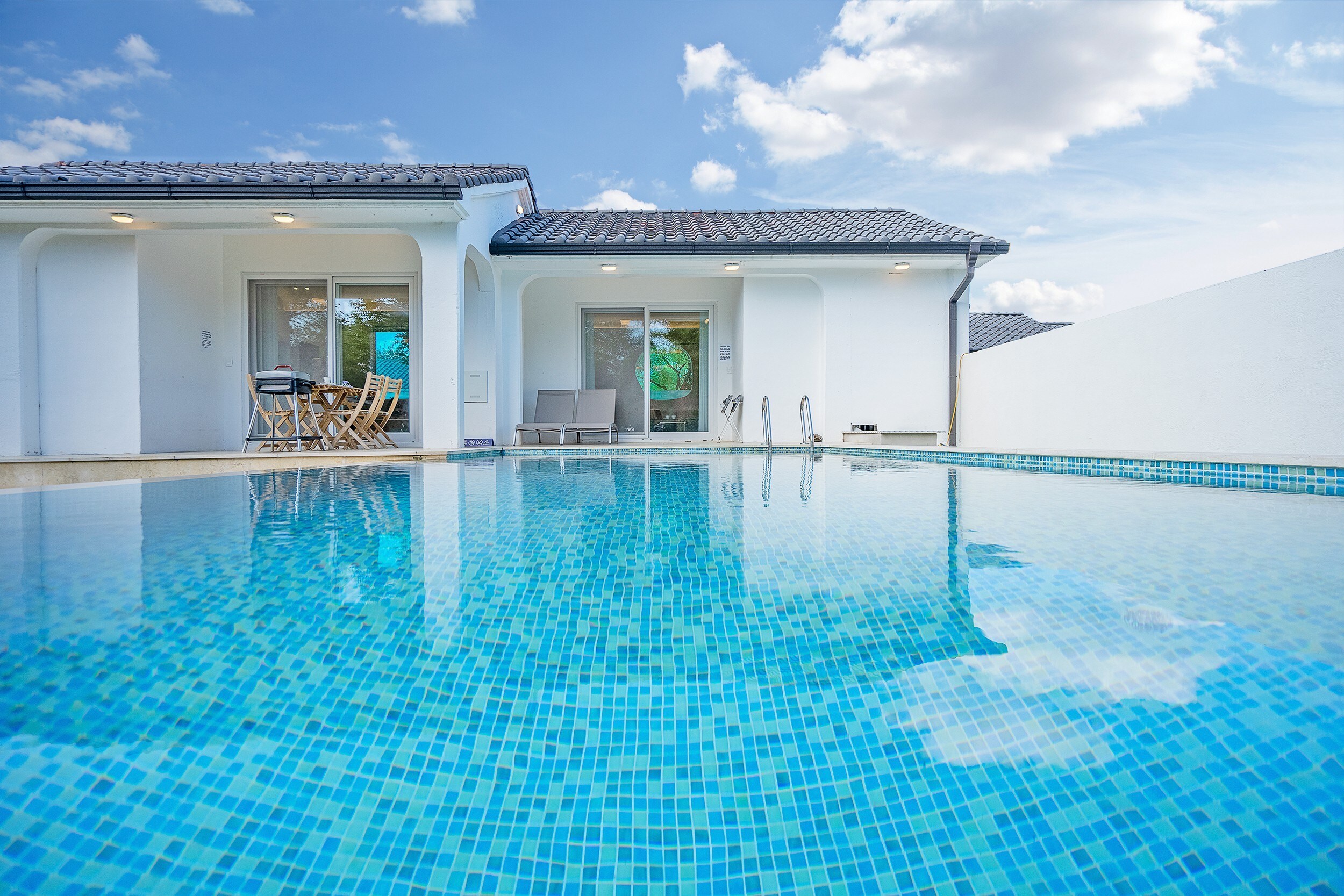 Property Image 2 - Two Bedroom Home with Infinity Pool 3