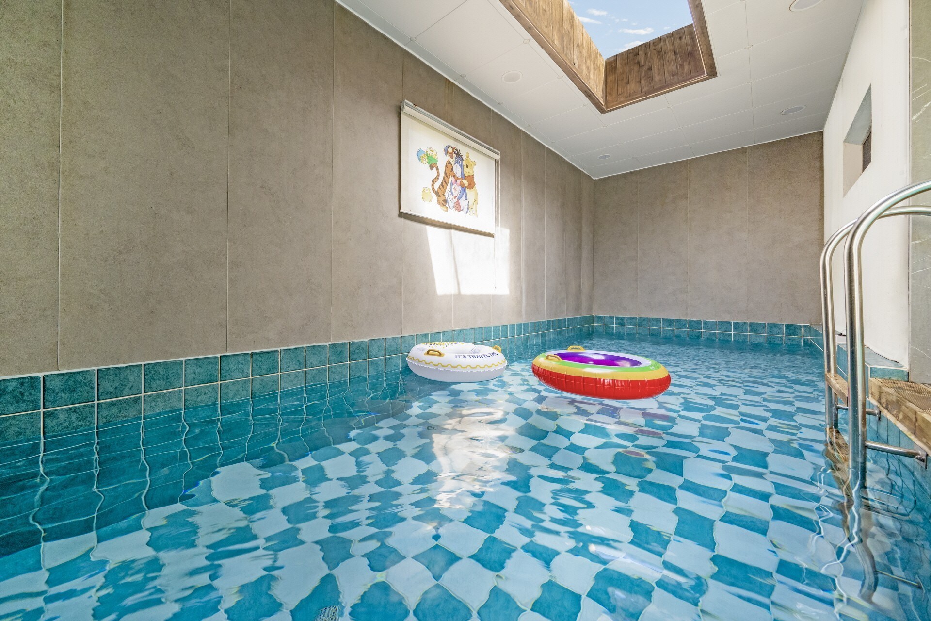 Property Image 2 - One Bedroom Home with Indoor and Outdoor Pool 