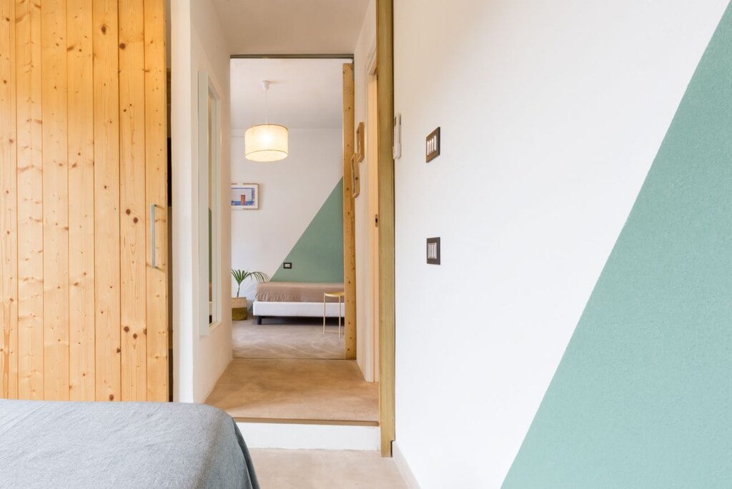 Bedroom - Deluxe Queen Sized Bed OR 2 Single Beds, TV, AC, Wi-Fi, Wardrobe, Safe, Minibar and En-Suite Bathroom with Shower