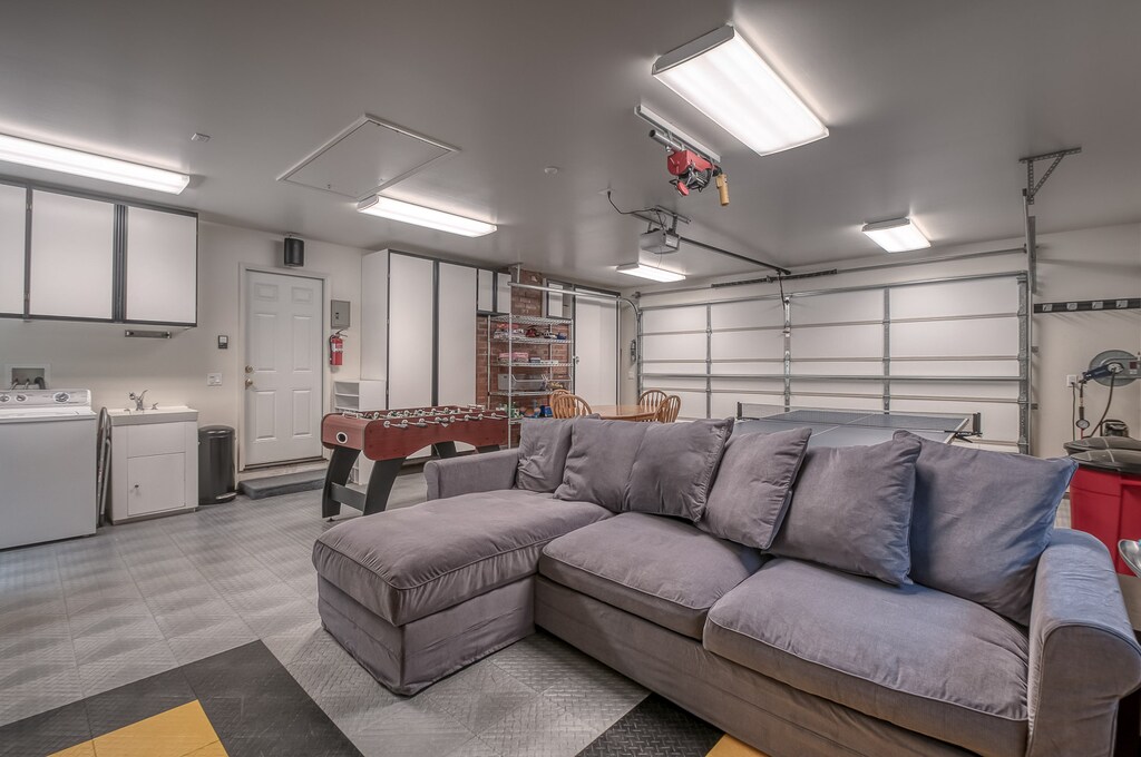 Arnold-Shwartzencabin_22