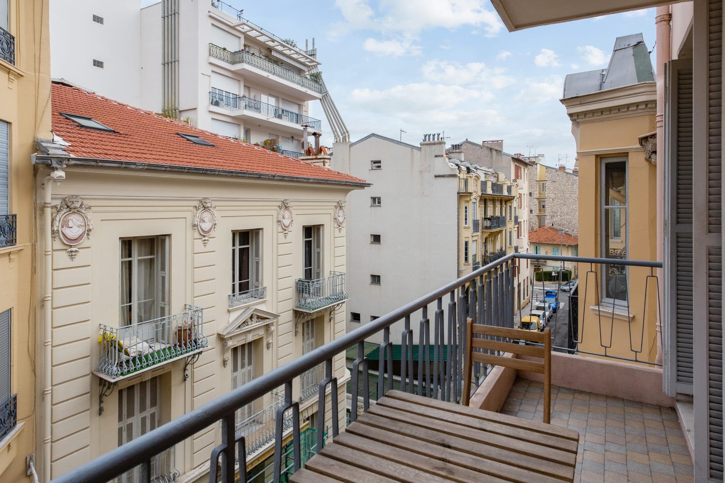 Property Image 2 - Charming 1br w/ balcony at the heart of Nice, 3 min to the beach