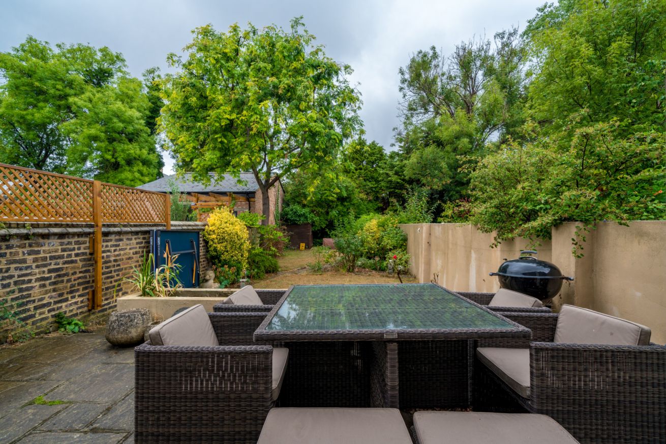 5bed house w/ garden & parking Home Rental in London