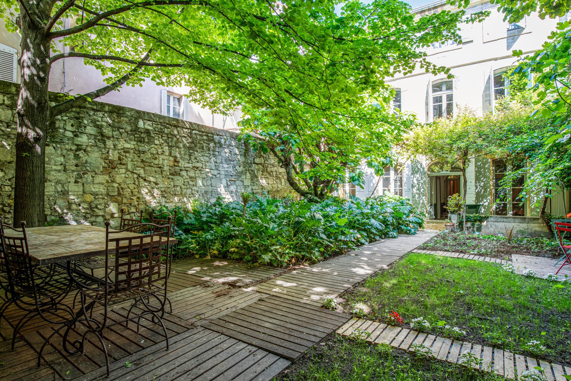 Property Image 1 - Splendid apartment with a terrasse and a garden - Avignon