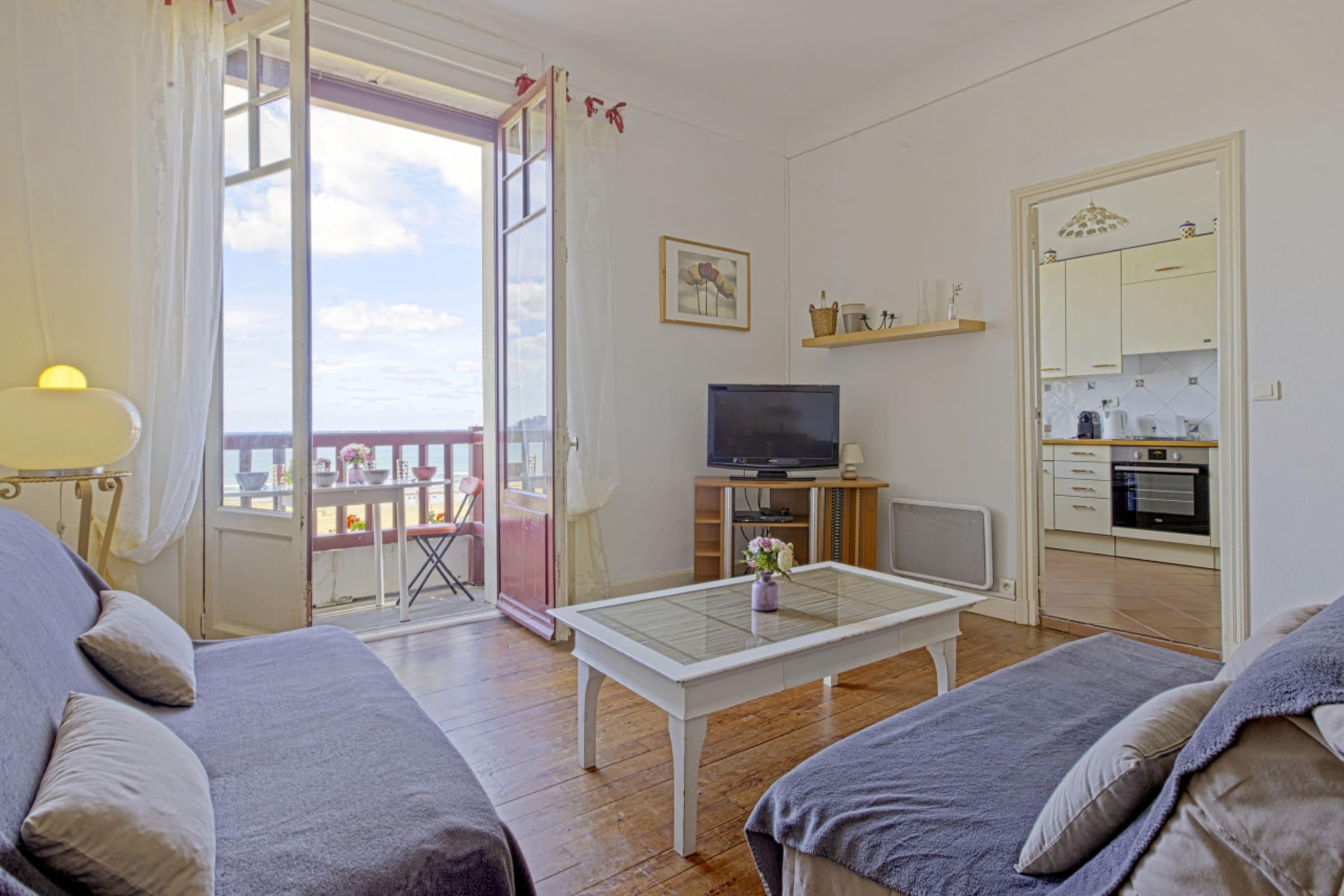 Property Image 2 - Nice quiet 3*** 1br with balcony and view on the beach of Hendaye