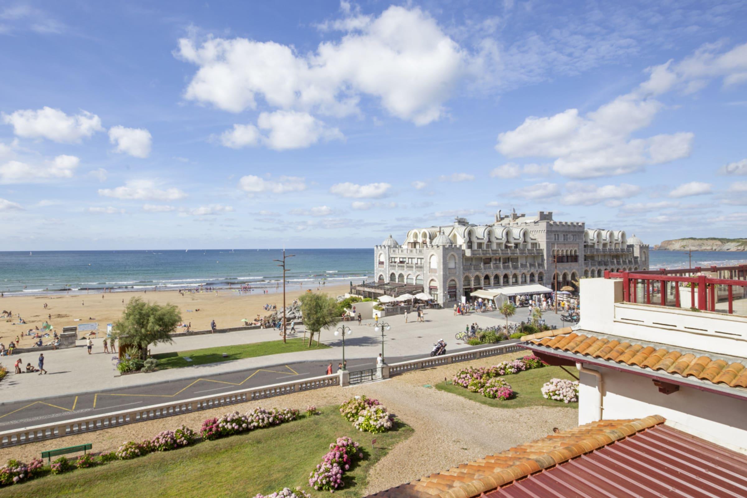 Property Image 1 - Nice quiet 3*** 1br with balcony and view on the beach of Hendaye