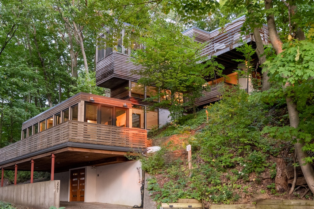 Where nature meets mid-century charm.