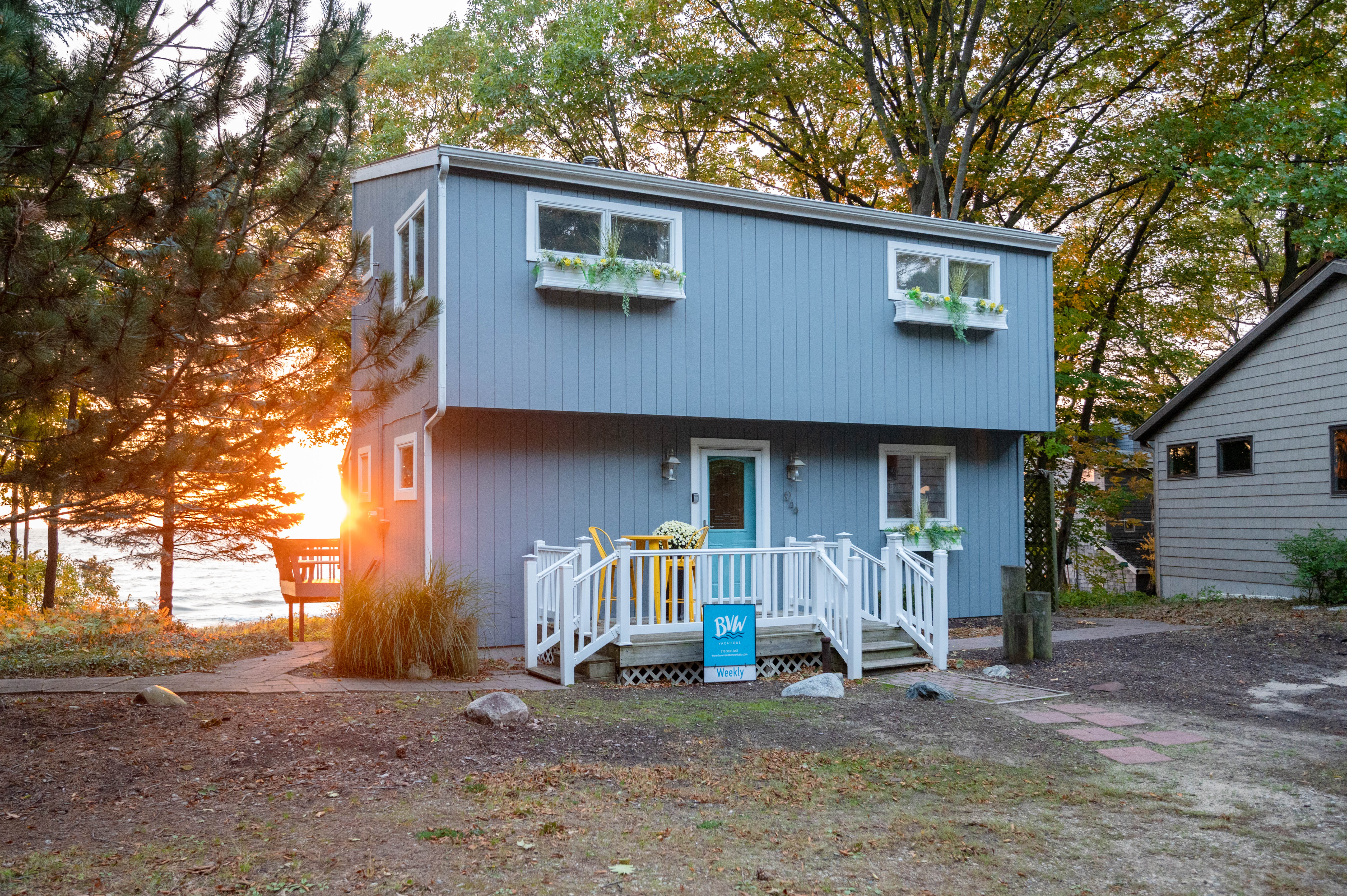 Soaking up the sun is exactly what this lakefront vacation cottage is all about.