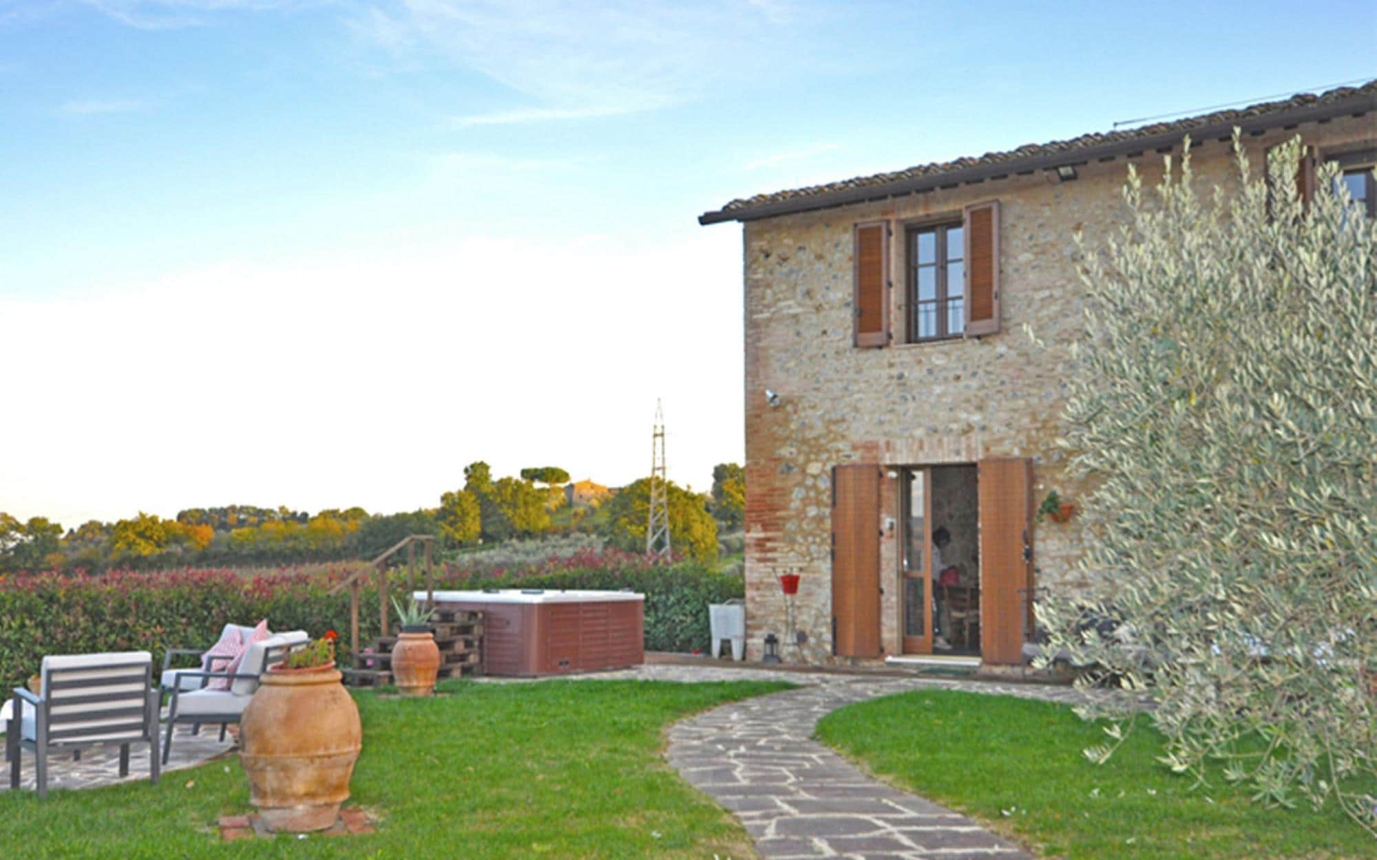 Property Image 1 - Wonderful house with hot tube and infinite view on Chianti 5 min drive form Siena-Cozy house