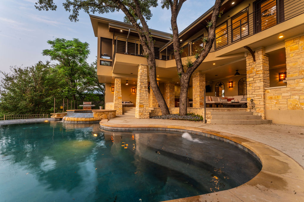 Lake Travis Escape - Walker Luxury Vacation Rentals