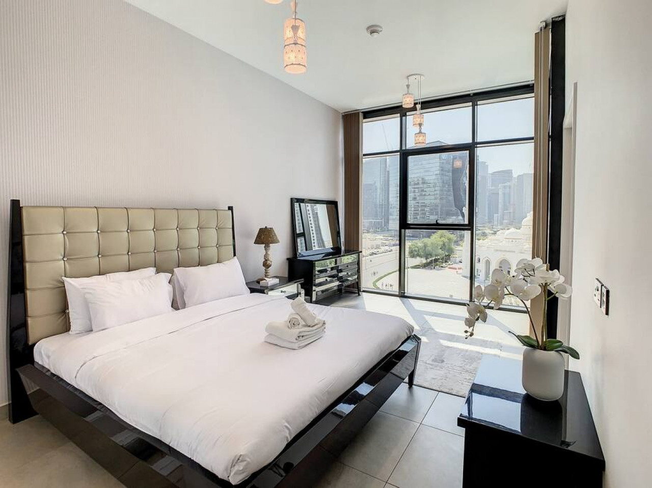 Property Image 2 - Modern One Bedroom Apartment in Downtown Dubai