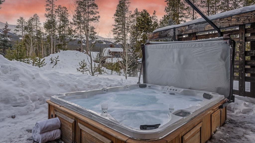 Private Hot Tub, Mid-Level