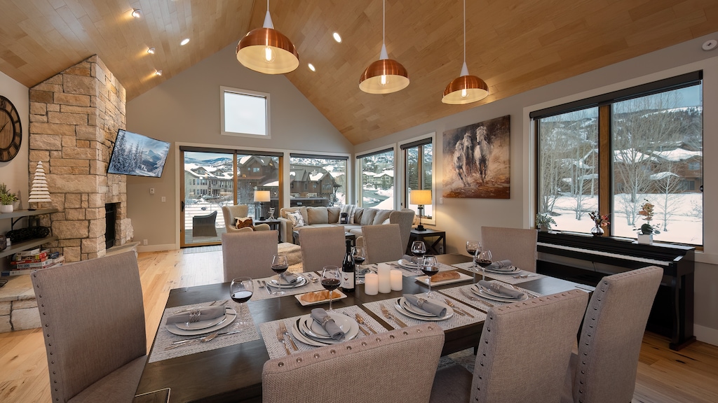 Dining Area, Main Level - Dining table for 8