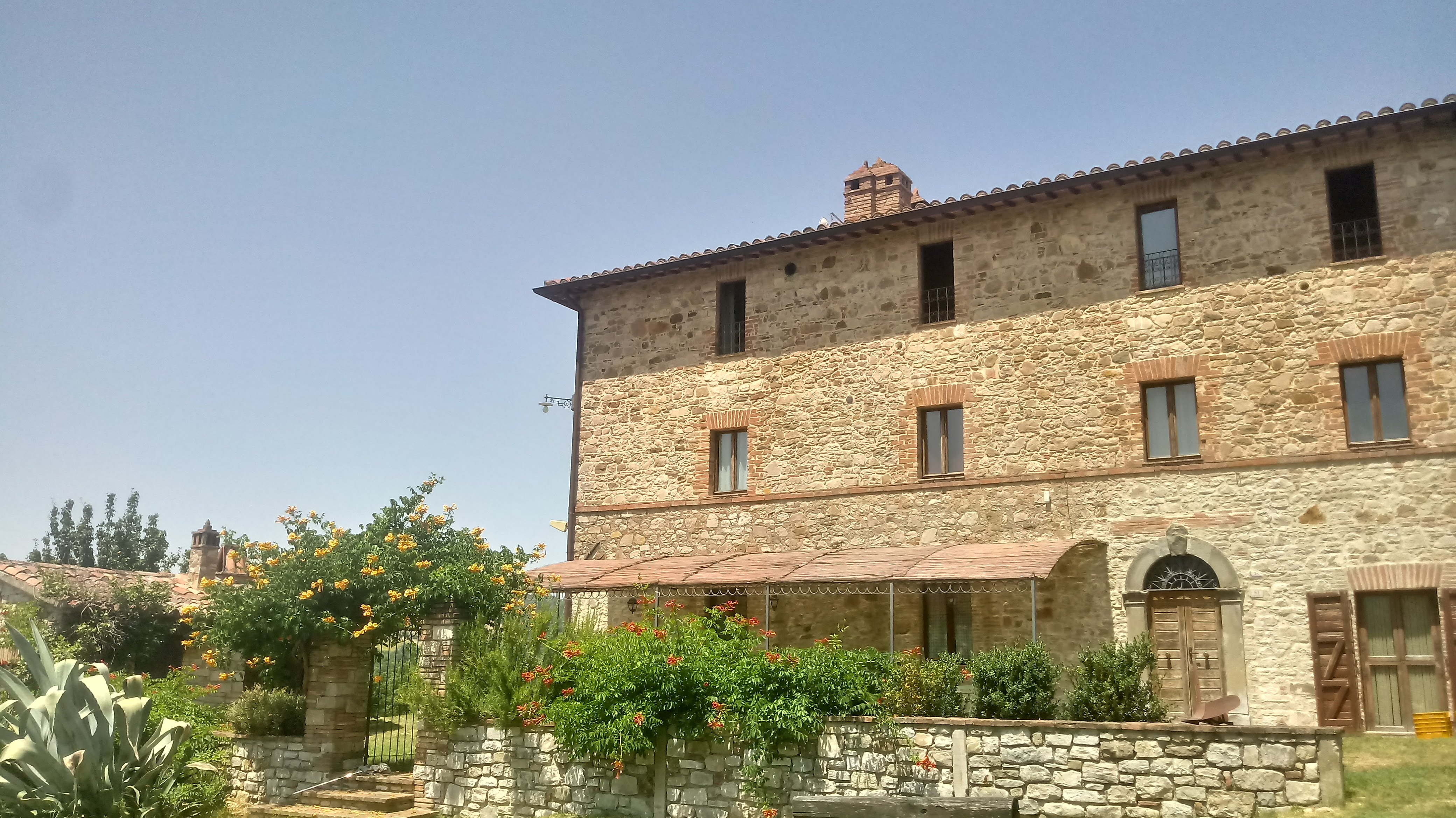 Property Image 2 - Large Farmhouse in Umbria -Swimming Pool -Cinema Room -Transparent Geodesic Dome