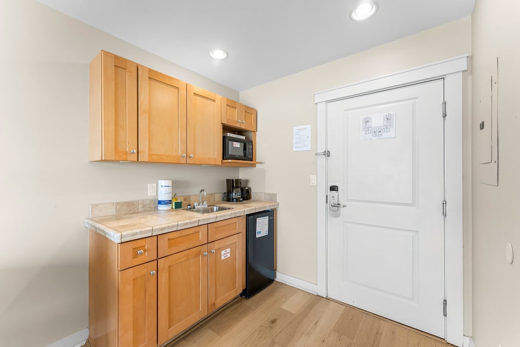 1-web-or-mls-15100 Front Beach Rd 601-1