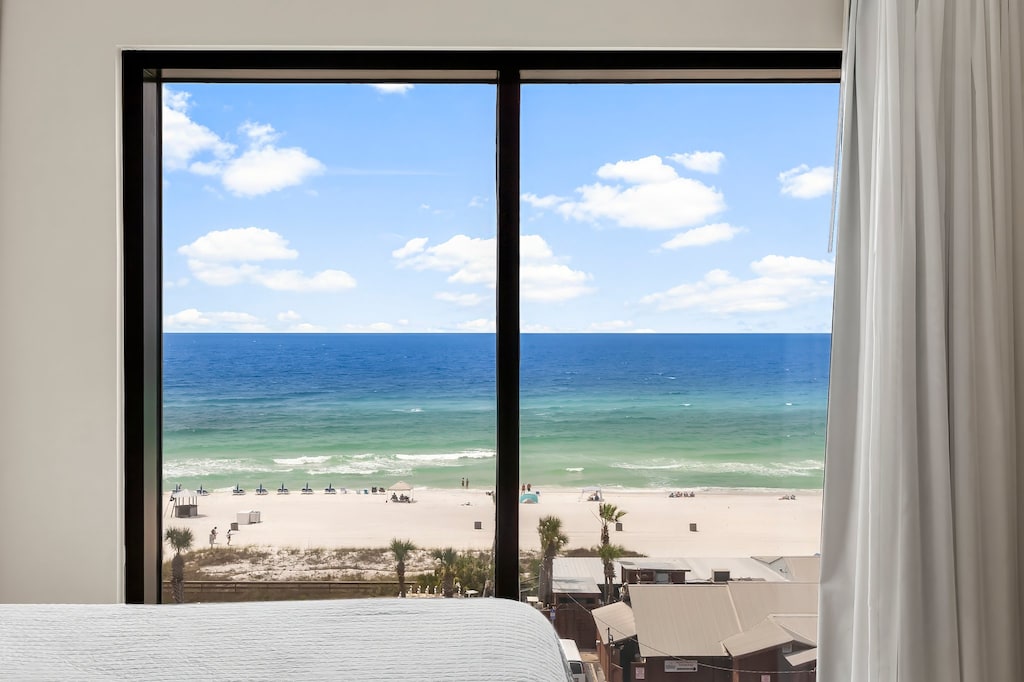 7-web-or-mls-15100 Front Beach Rd 601-8