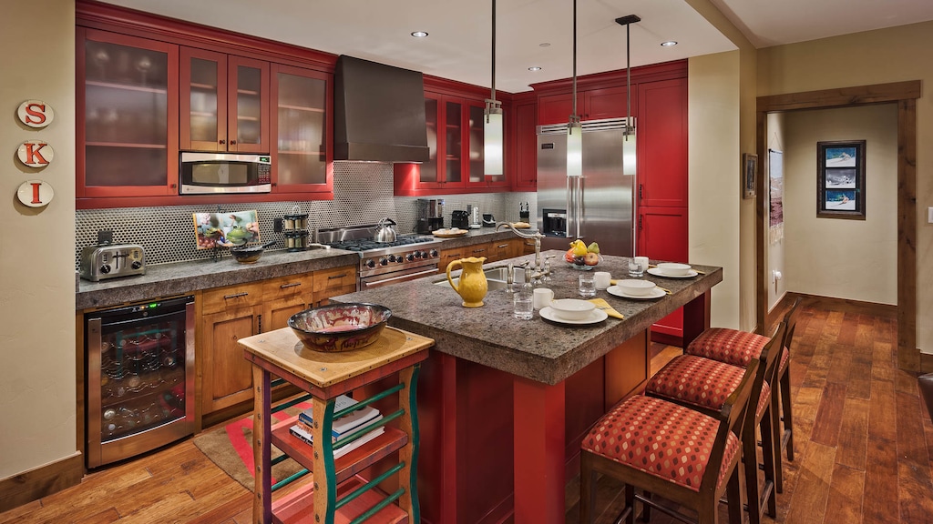 Gourmet Kitchen, Main Level