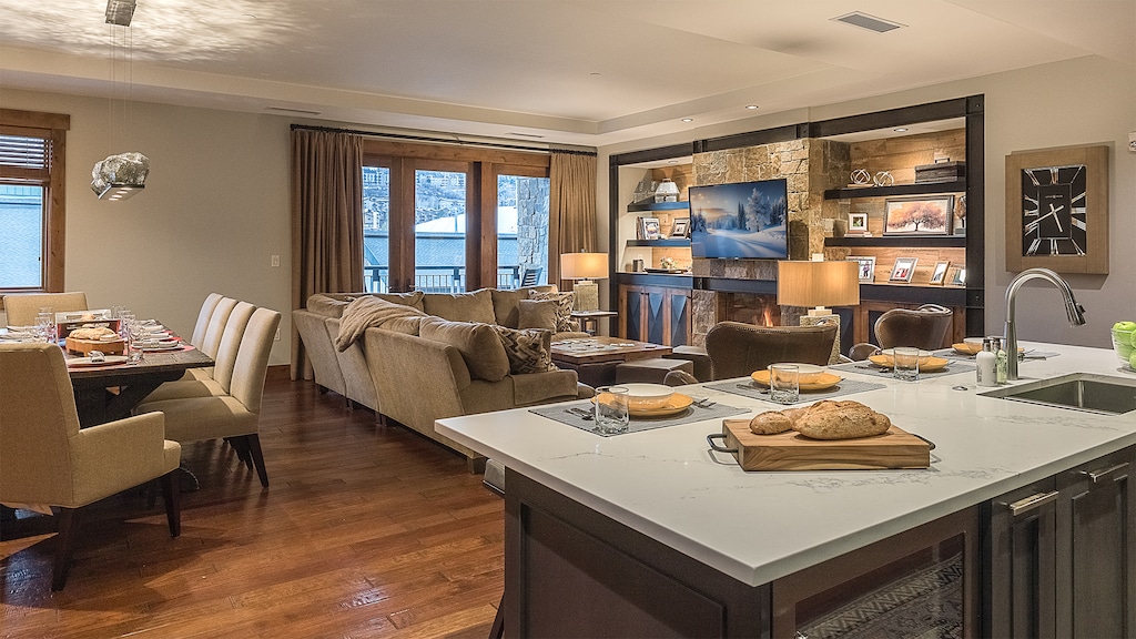 Kitchen, Main Level - Open to great room