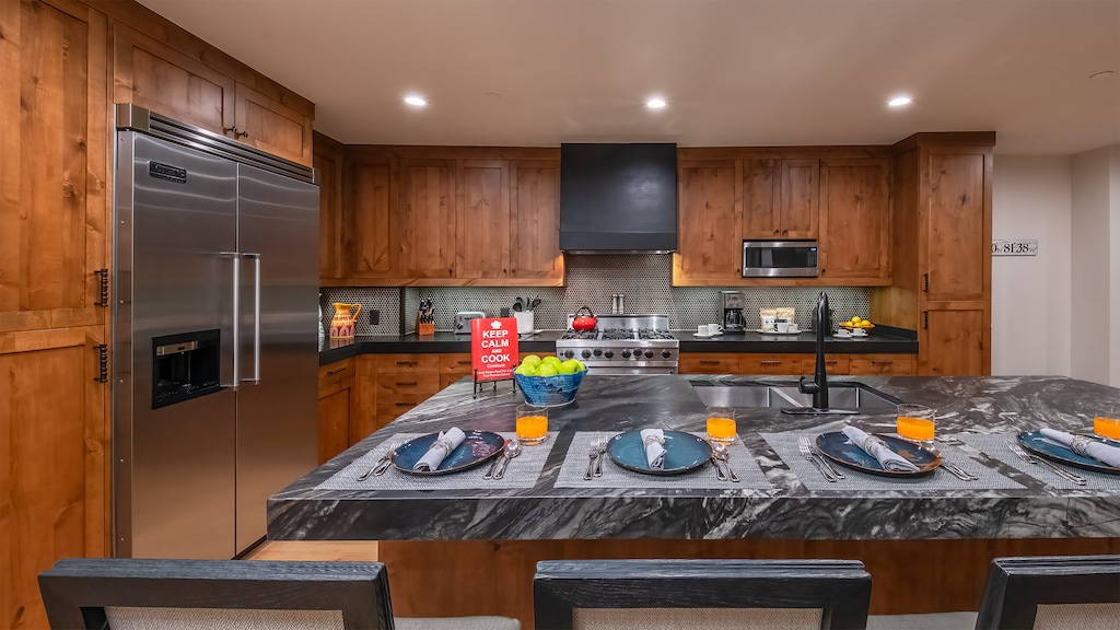 Gourmet Kitchen, Main Level