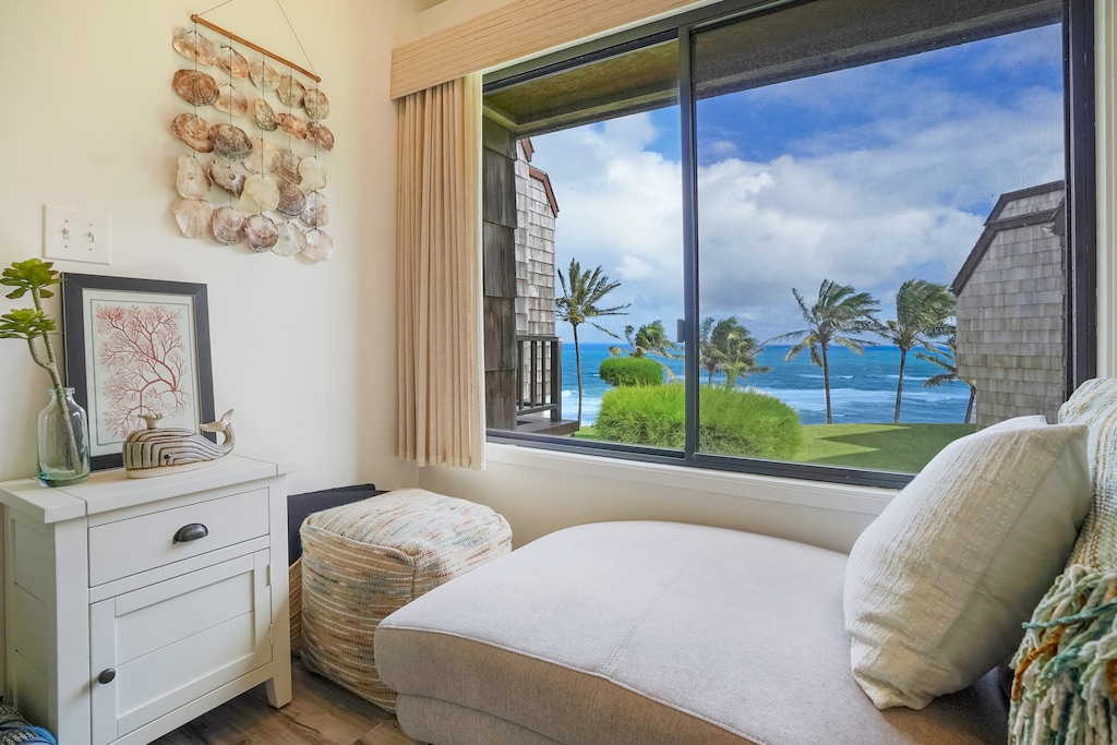 Wake up to the sight of the Pacific.