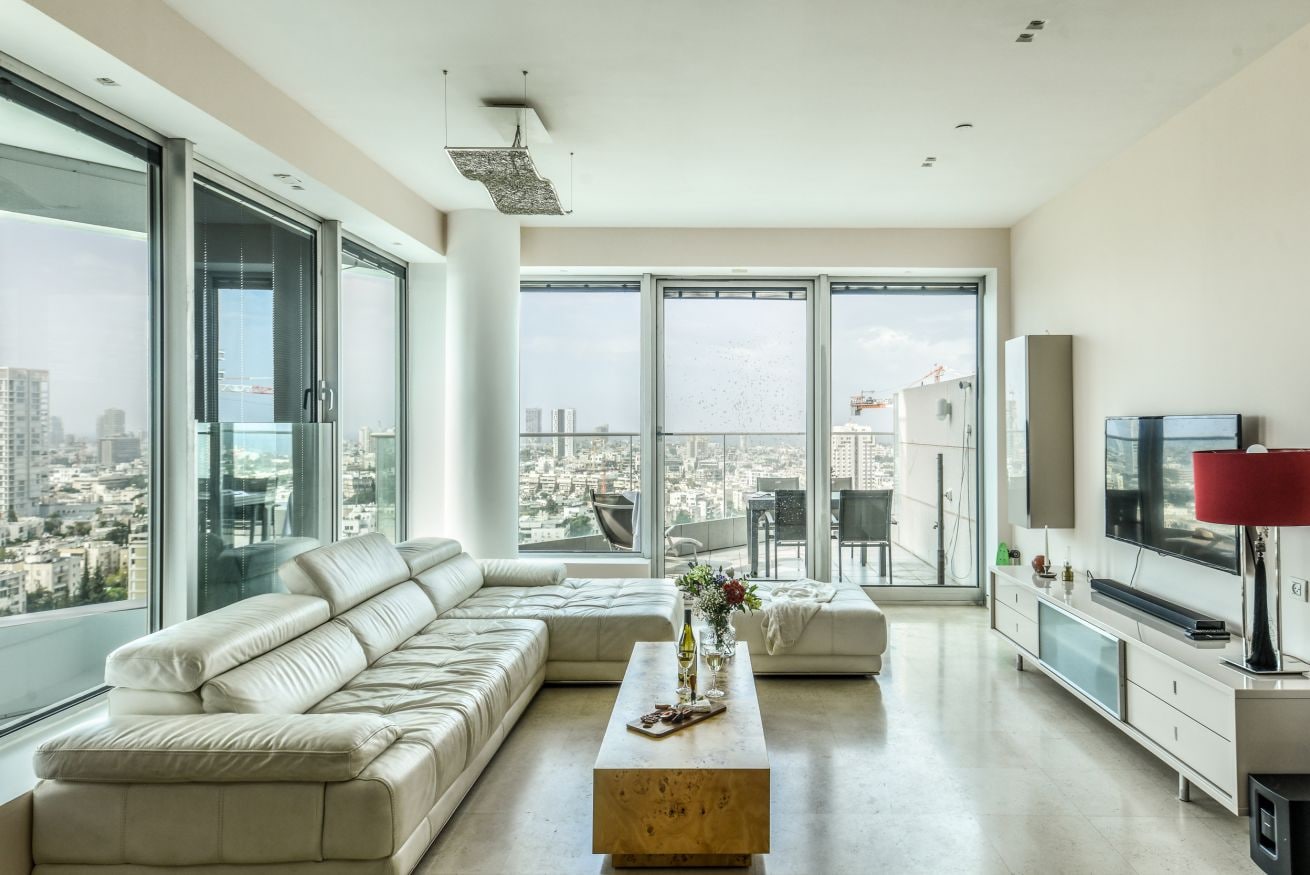 Property Image 1 - High end 2 bedrooms apartment with panoramic view to the sea and the city