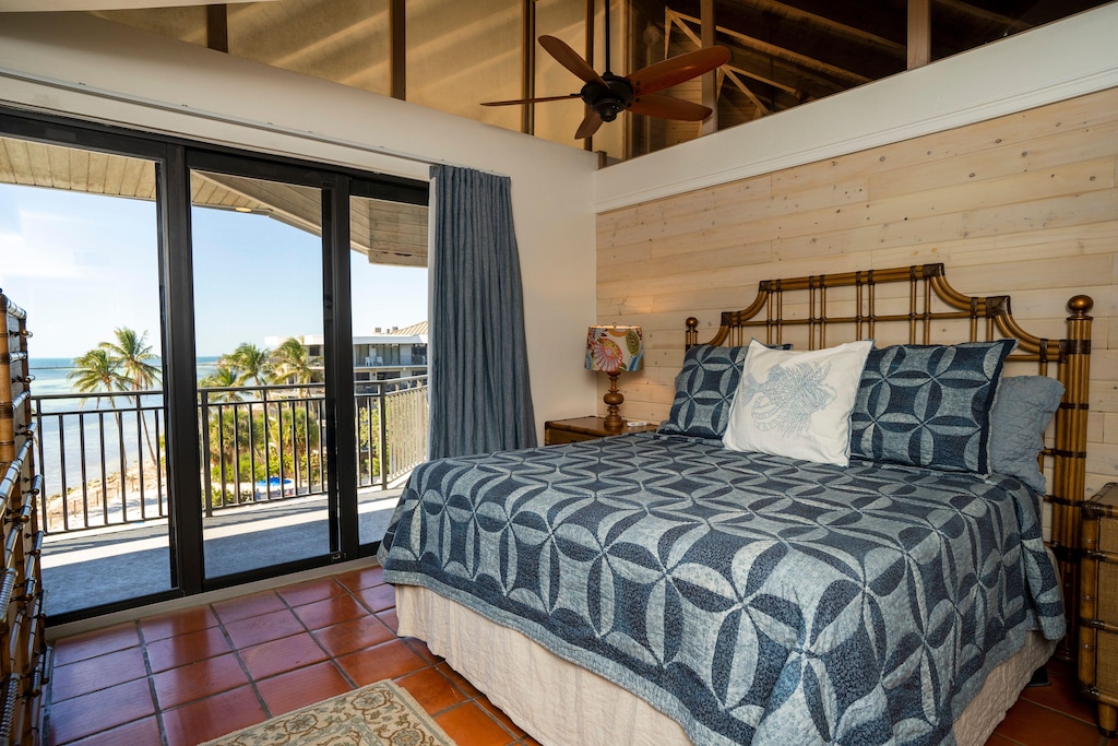 King Suite  Beautifully furnished with amazing views