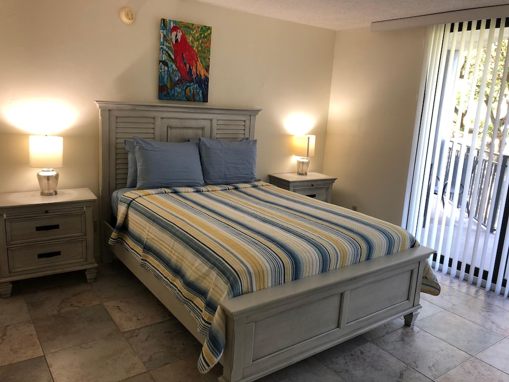 Guest Queen Bedroom