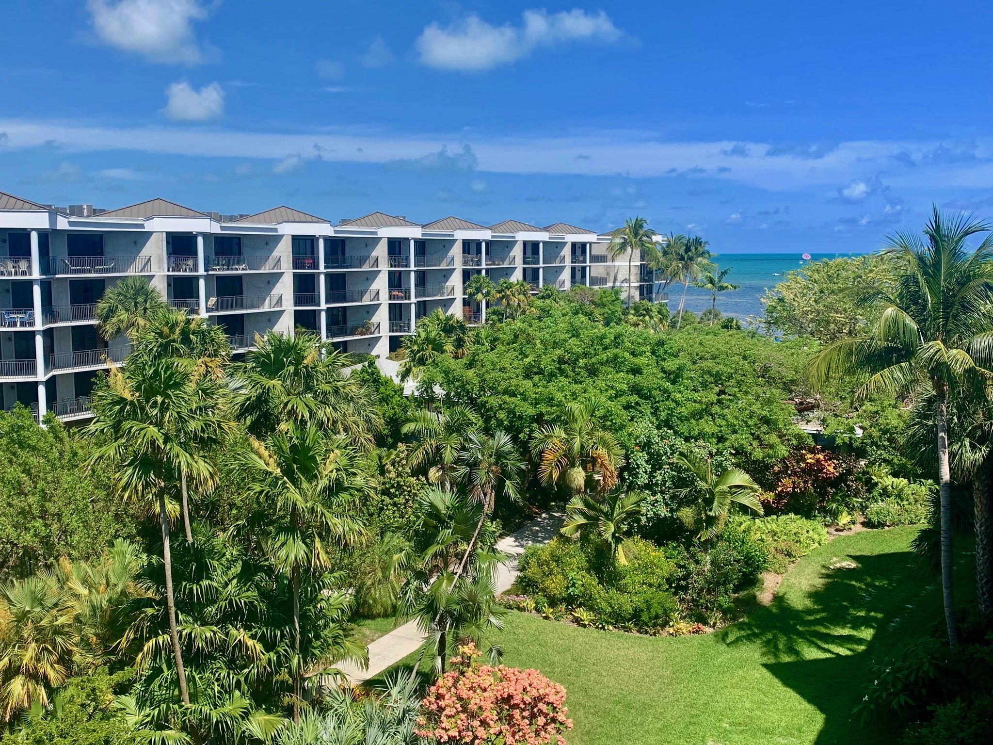 Ocean & Lush tropical courtyard