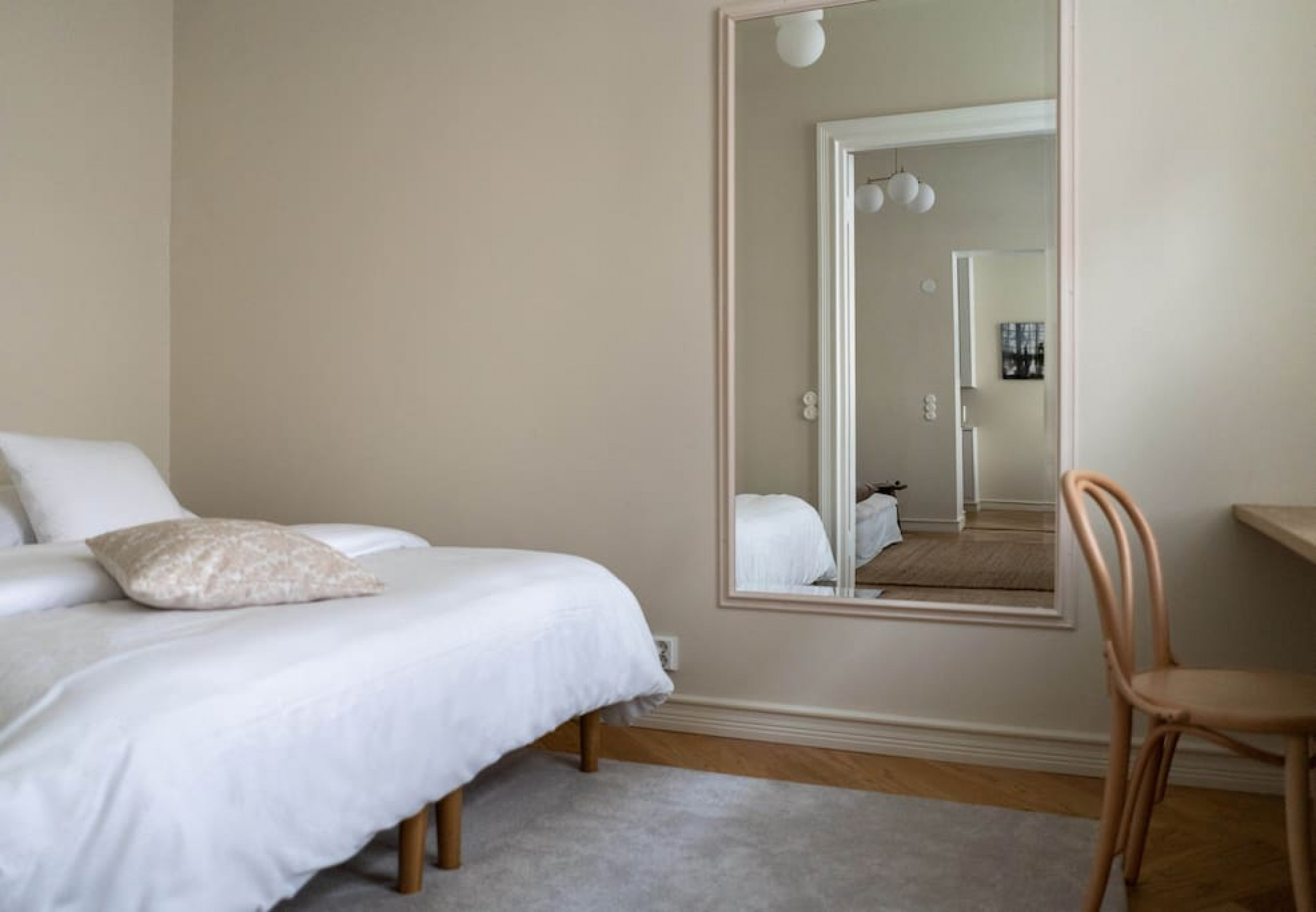 Fully renovated High-end apt w/ private parking