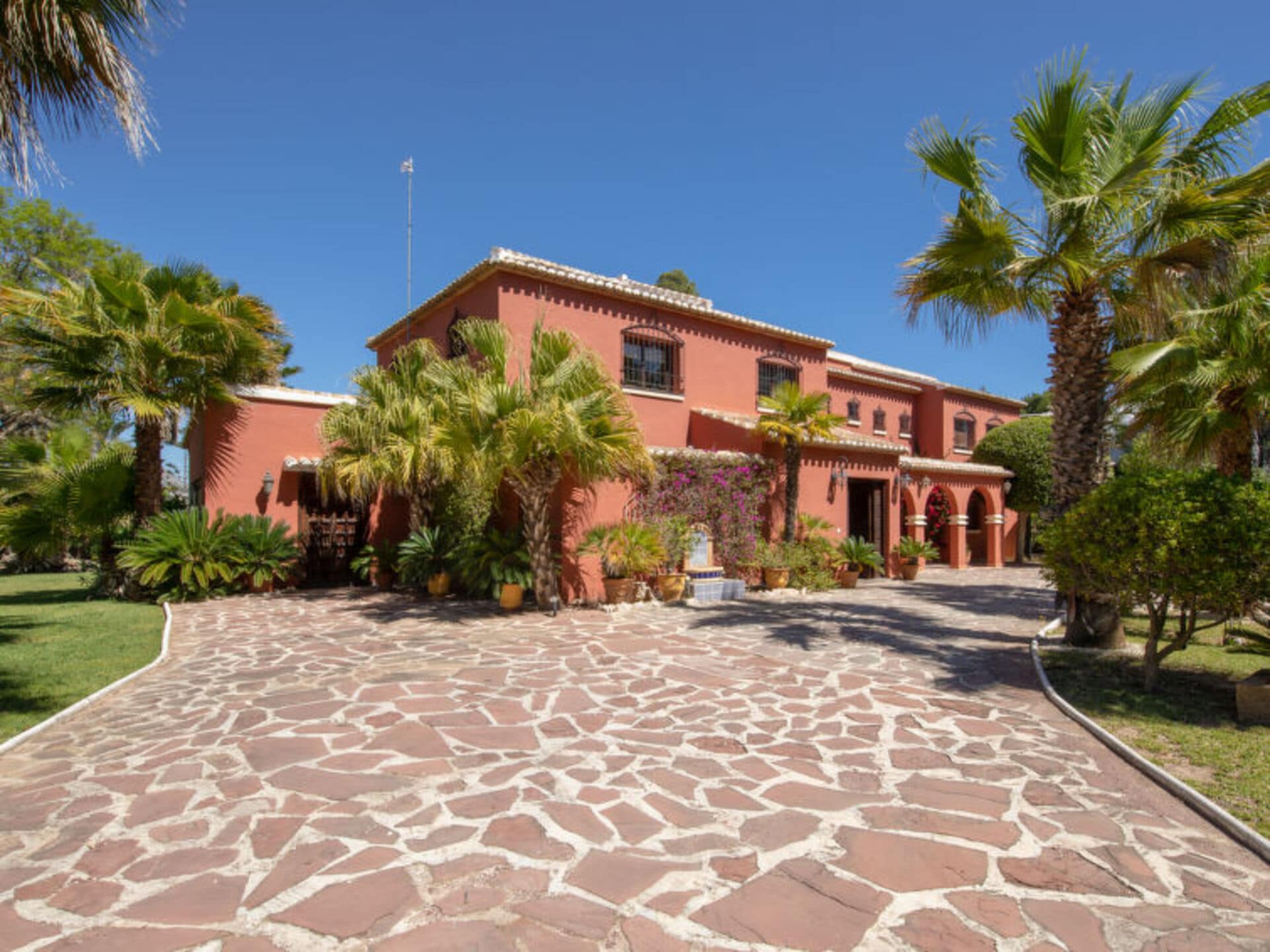 Property Image 2 - Rent Your Own Luxury Villa with 4 Bedrooms, Costa Blanca Villa 1037