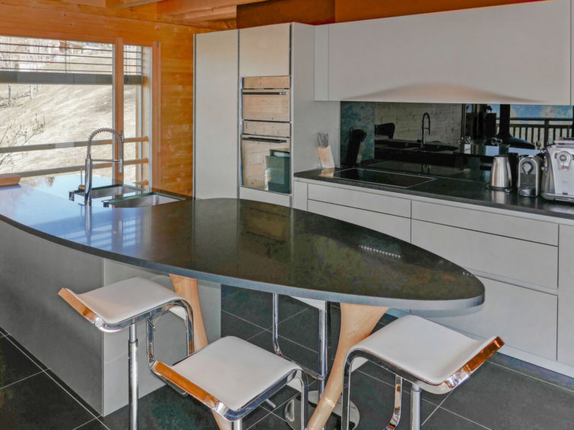 Chalet with 5 Bedrooms, Valais Chalet 1044