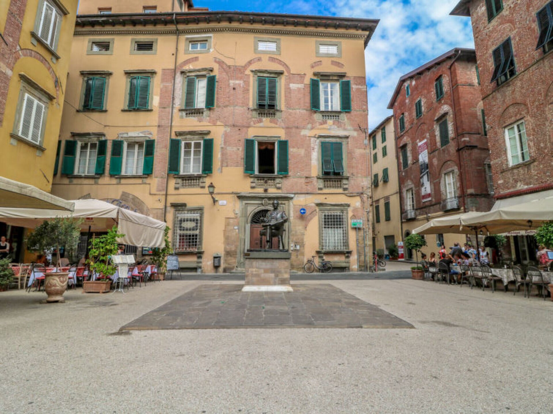 Property Image 1 - Exclusive 3 Bedroom Apartment, Lucca Pisa and Surroundings Apartment 1025