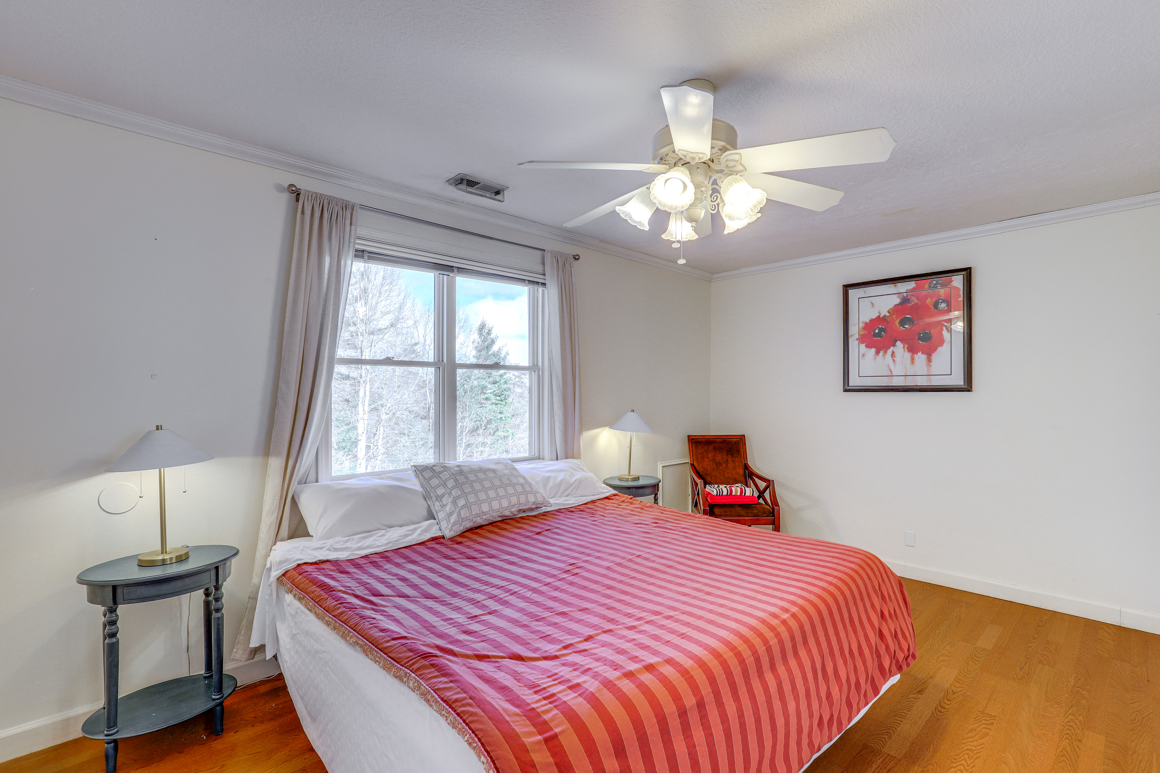 Fire Pit & Game Room: Marshall Getaway w/ Views!