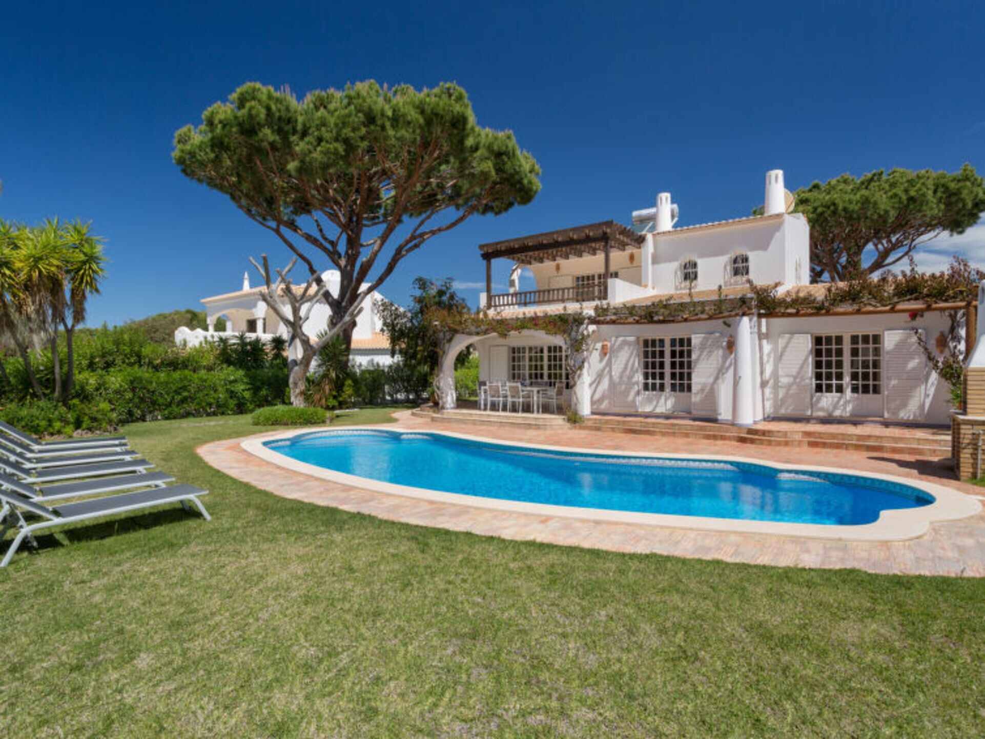 Property Image 1 - The Ultimate Villa in an Ideal Location, Faro Villa 1093