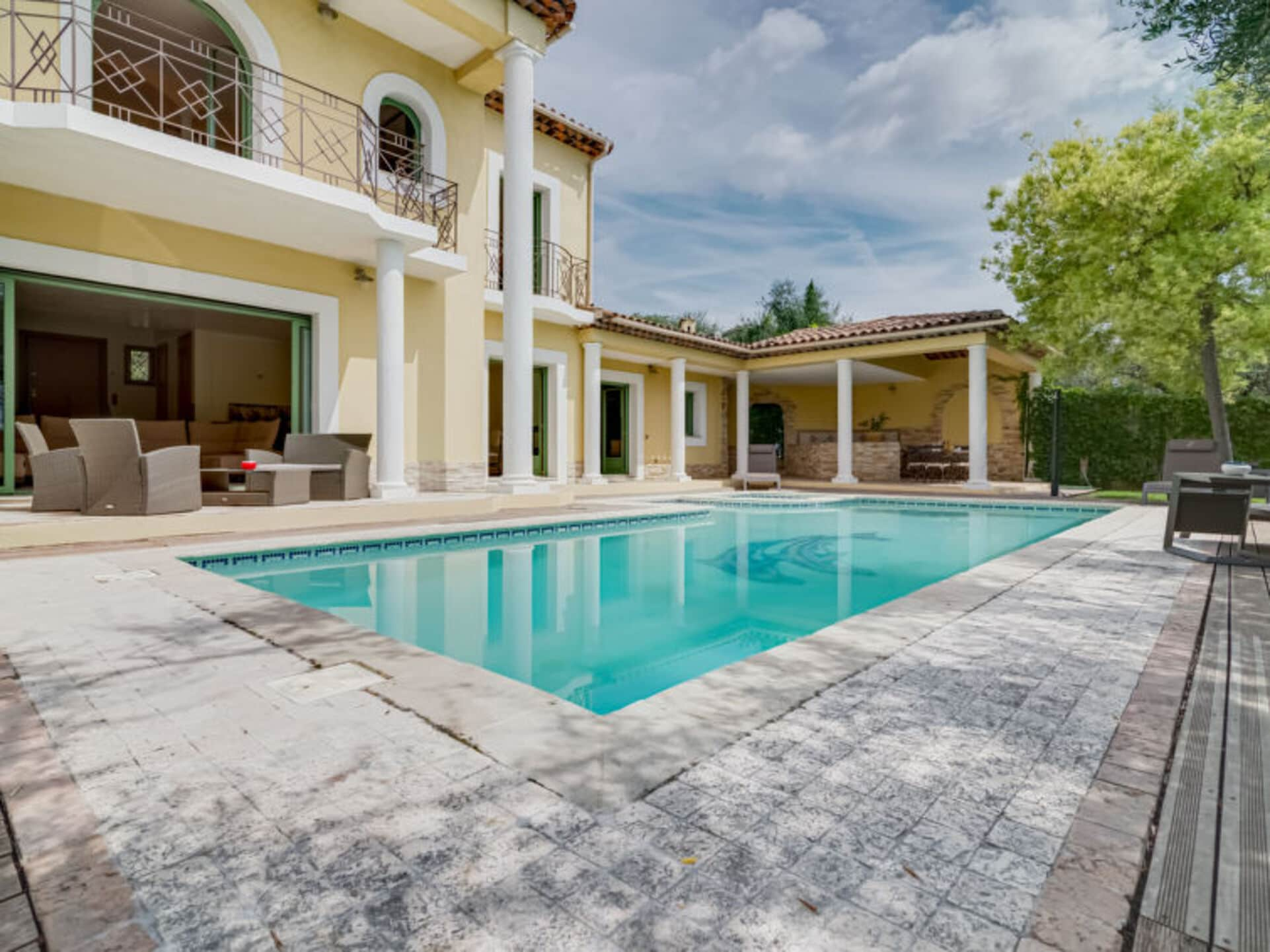 Property Image 1 - Villa with First Class Amenities, Provence-Alpes-Côte d’Azur Villa 1108