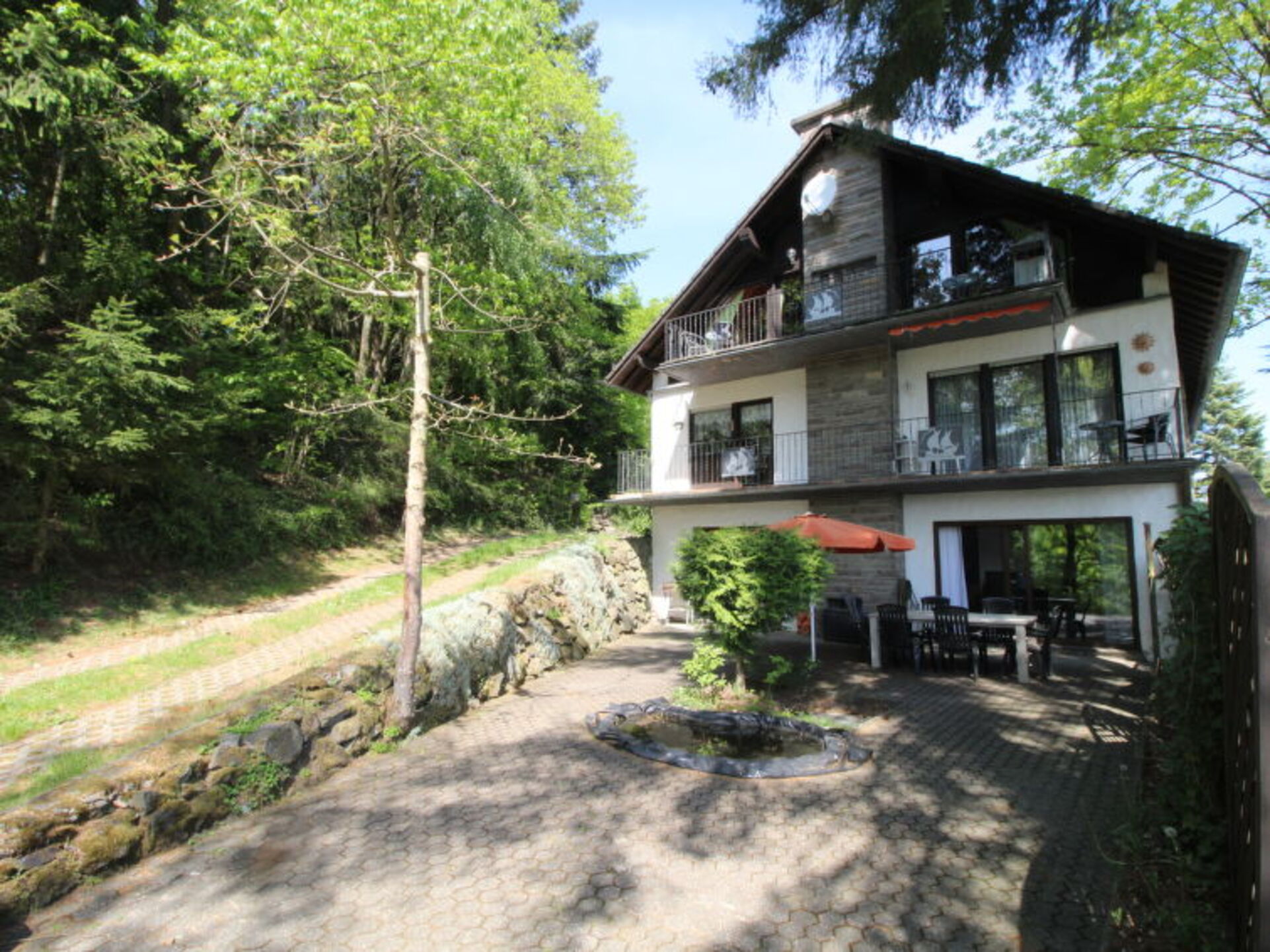Property Image 1 - Rent Your Own Luxury Villa with 9 Bedrooms, Rheinland-Pfalz Villa 1015