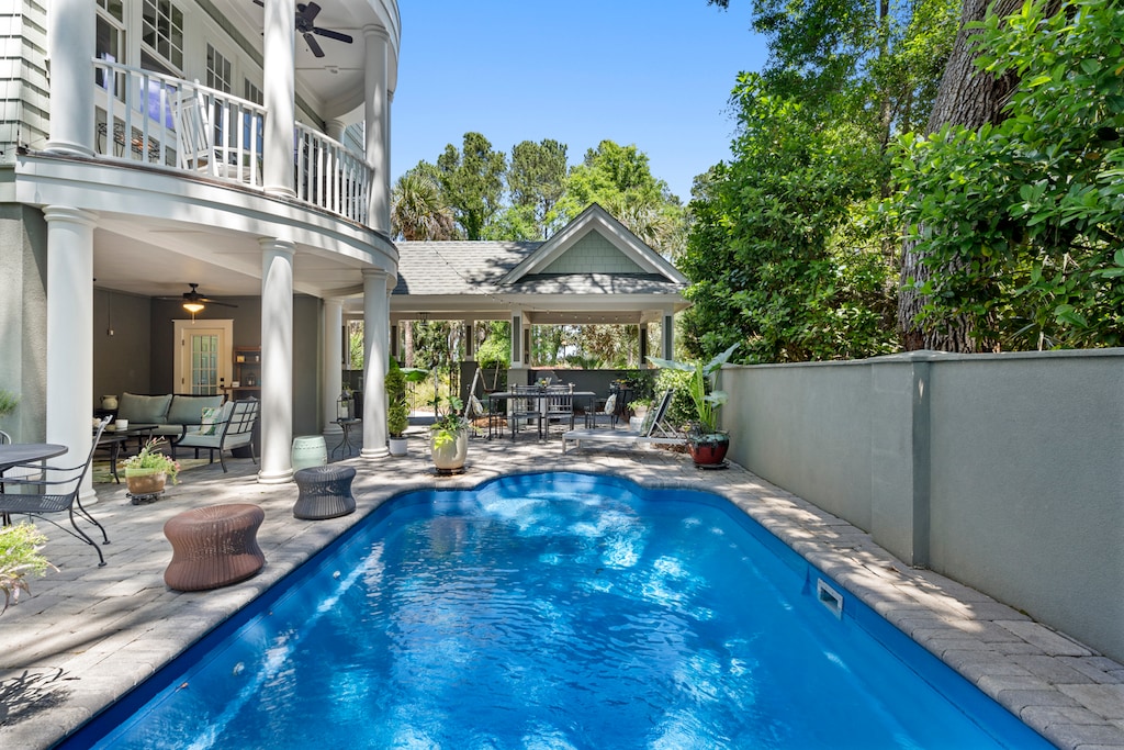 Courtyard Patio with Pool