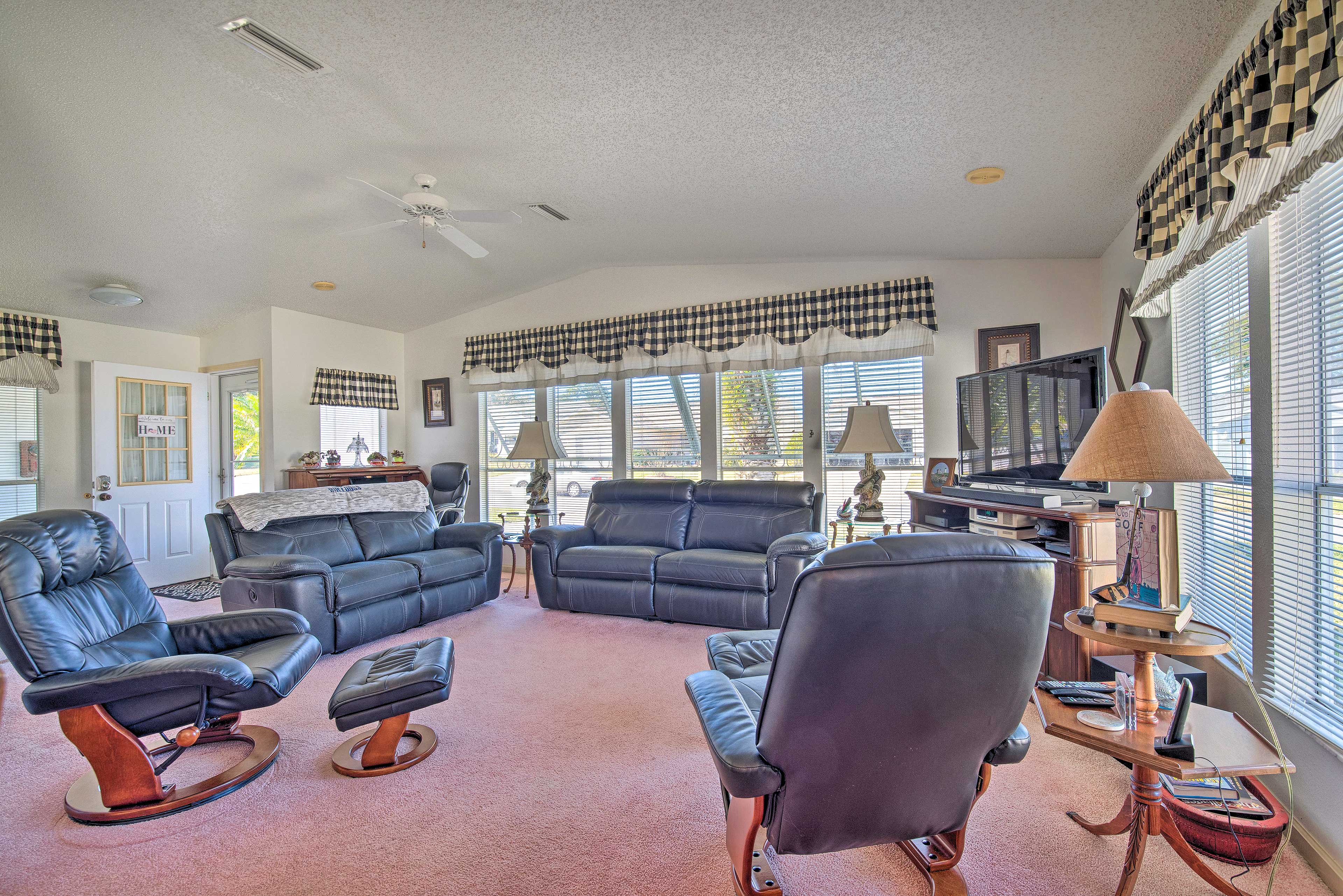 Property Image 1 - Lady Lake House w/ Lanai & Community Pool!