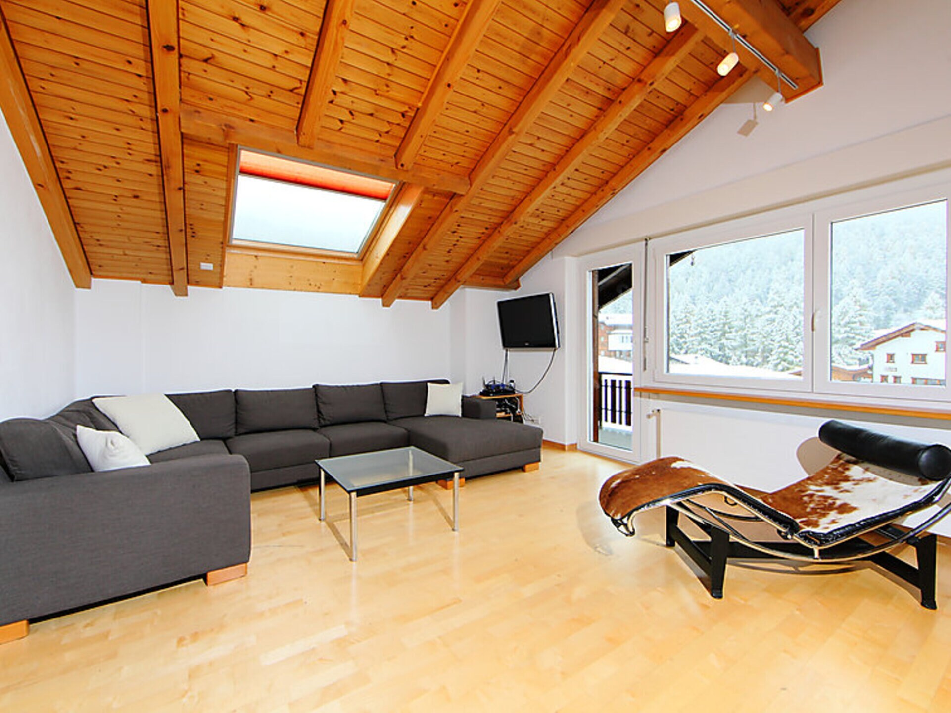 Property Image 2 - Rent Your Own Luxury Villa with 3 Bedrooms, Wallis Villa 1172