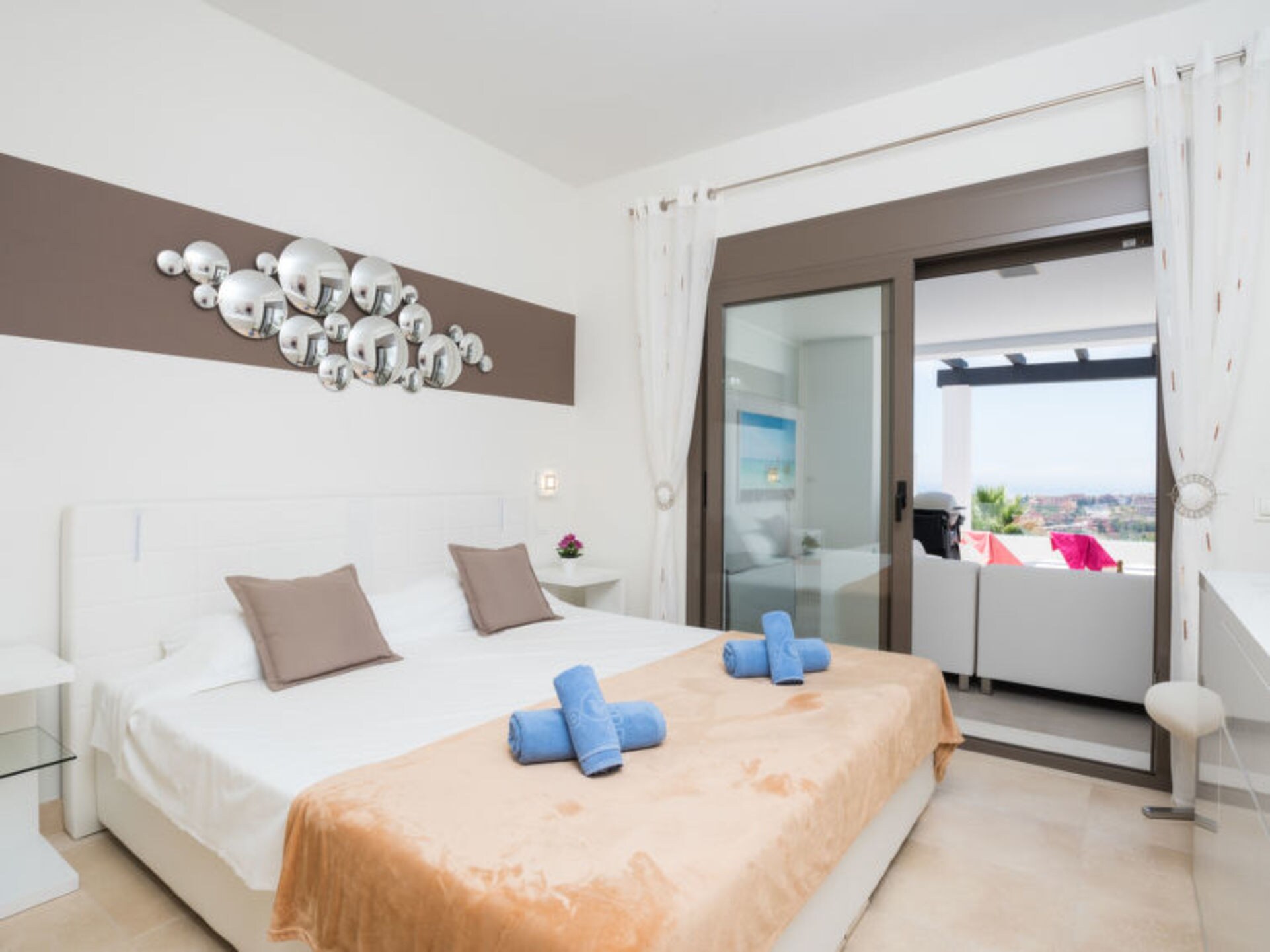 Rent Your Own Luxury Apartment with 2 Bedrooms, Estepona Apartment 1000