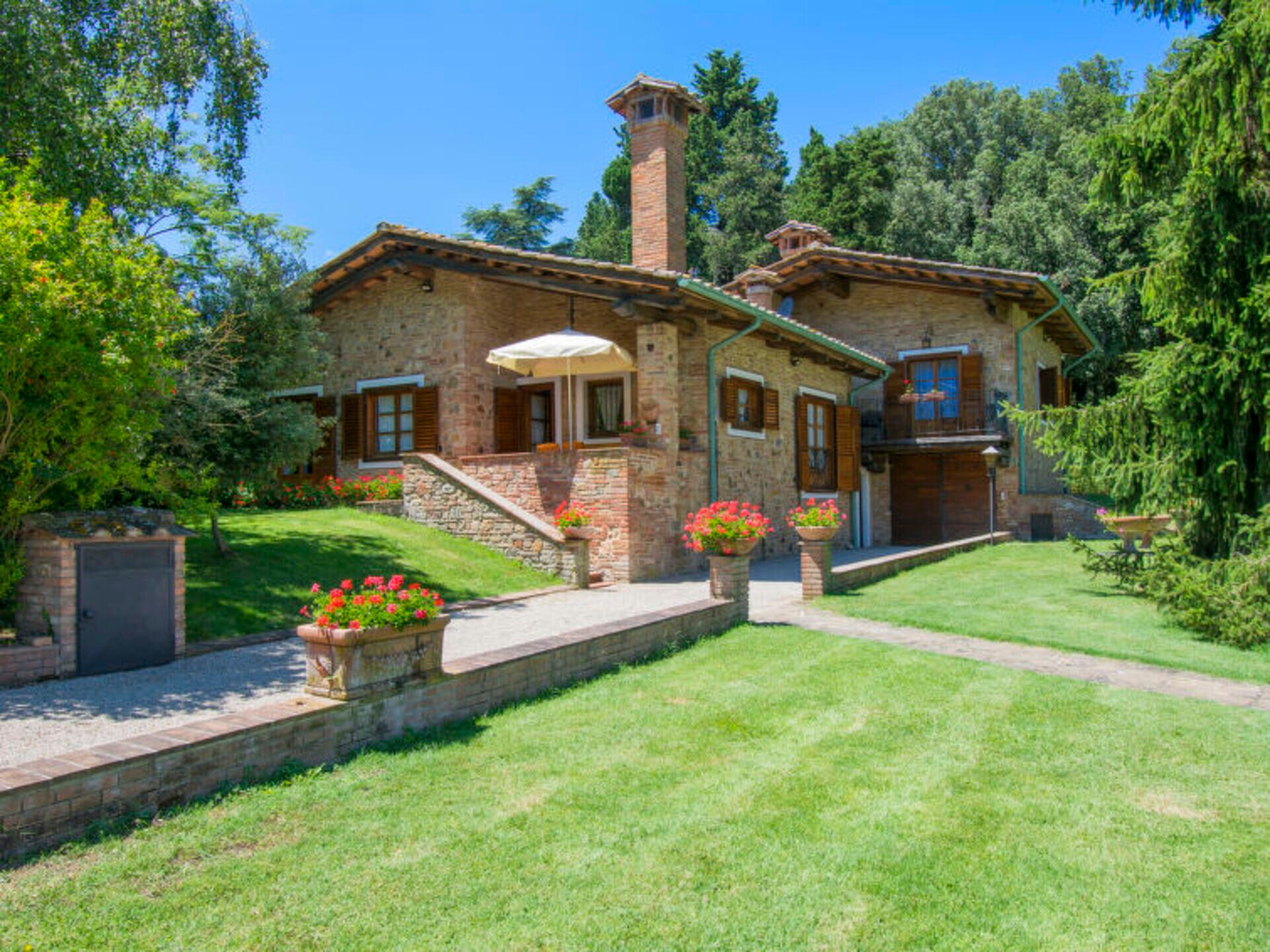 Property Image 2 - Rent Your Own Luxury Villa with 6 Bedrooms, Tuscany Villa 1011
